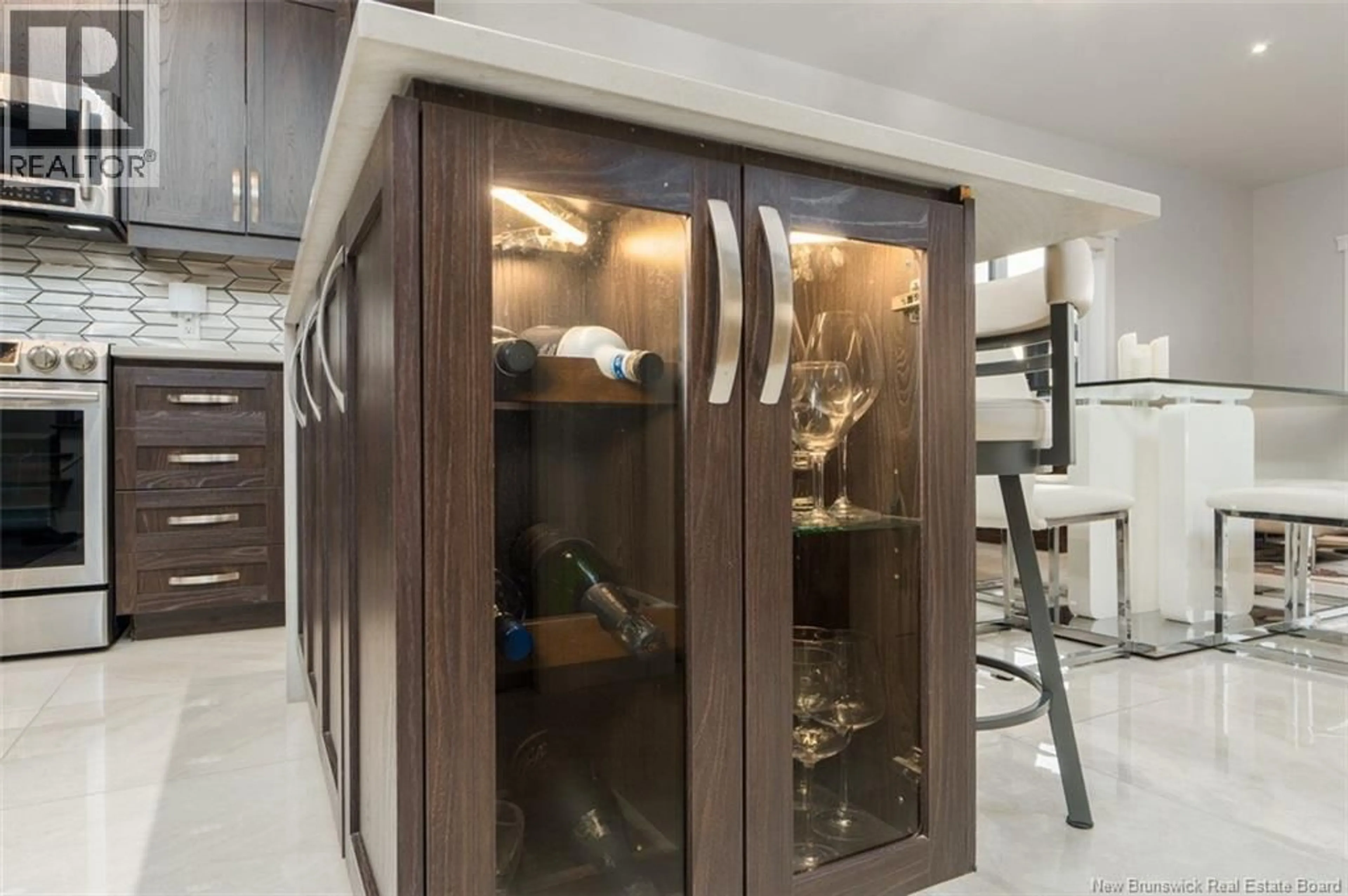 Contemporary kitchen, wood/laminate floor for 201 - 112 DE LA FALAISE STREET, Edmundston New Brunswick E3V0C4
