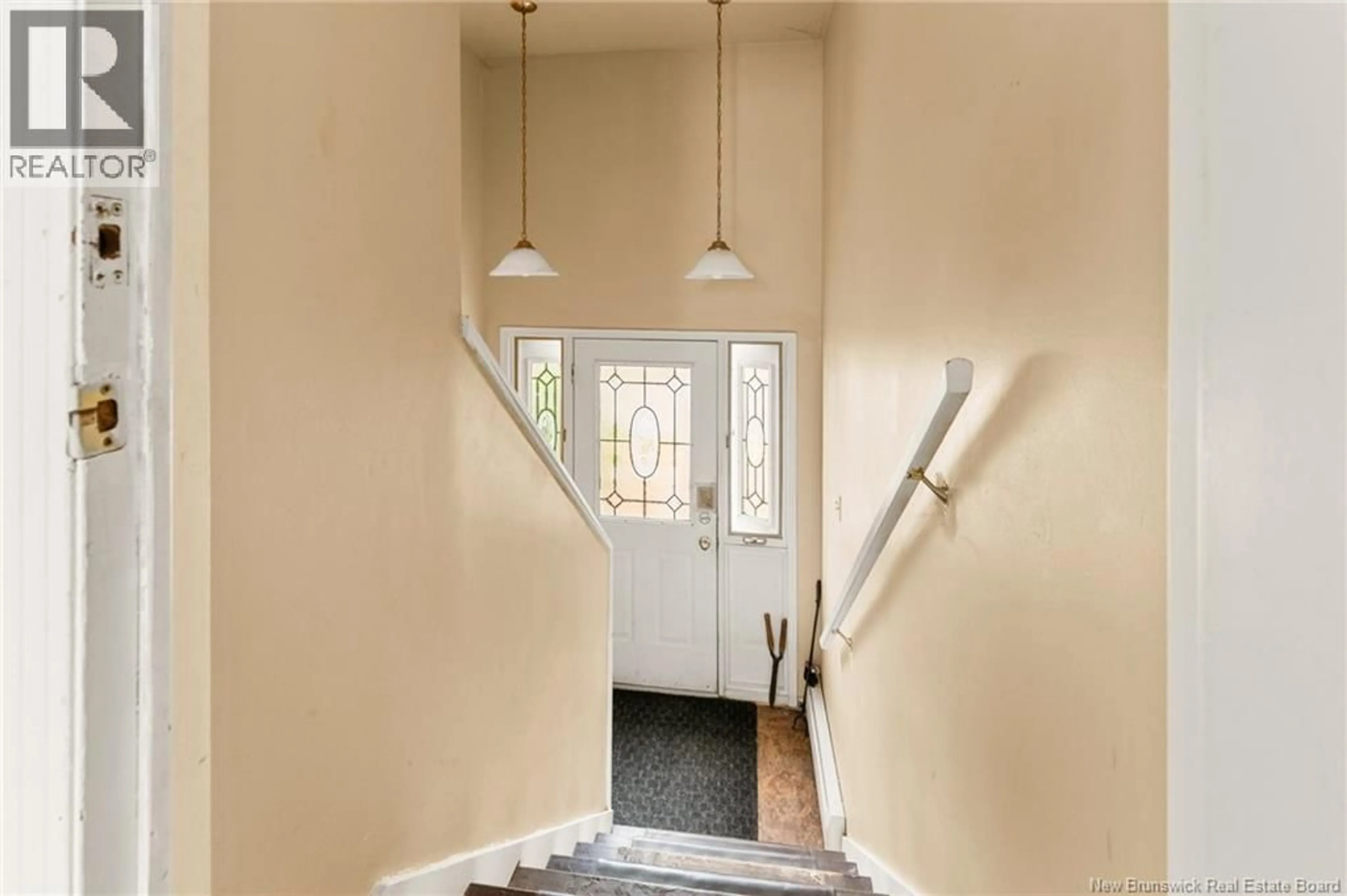 Indoor entryway for 174 ARGYLE, Moncton New Brunswick E1C3V2