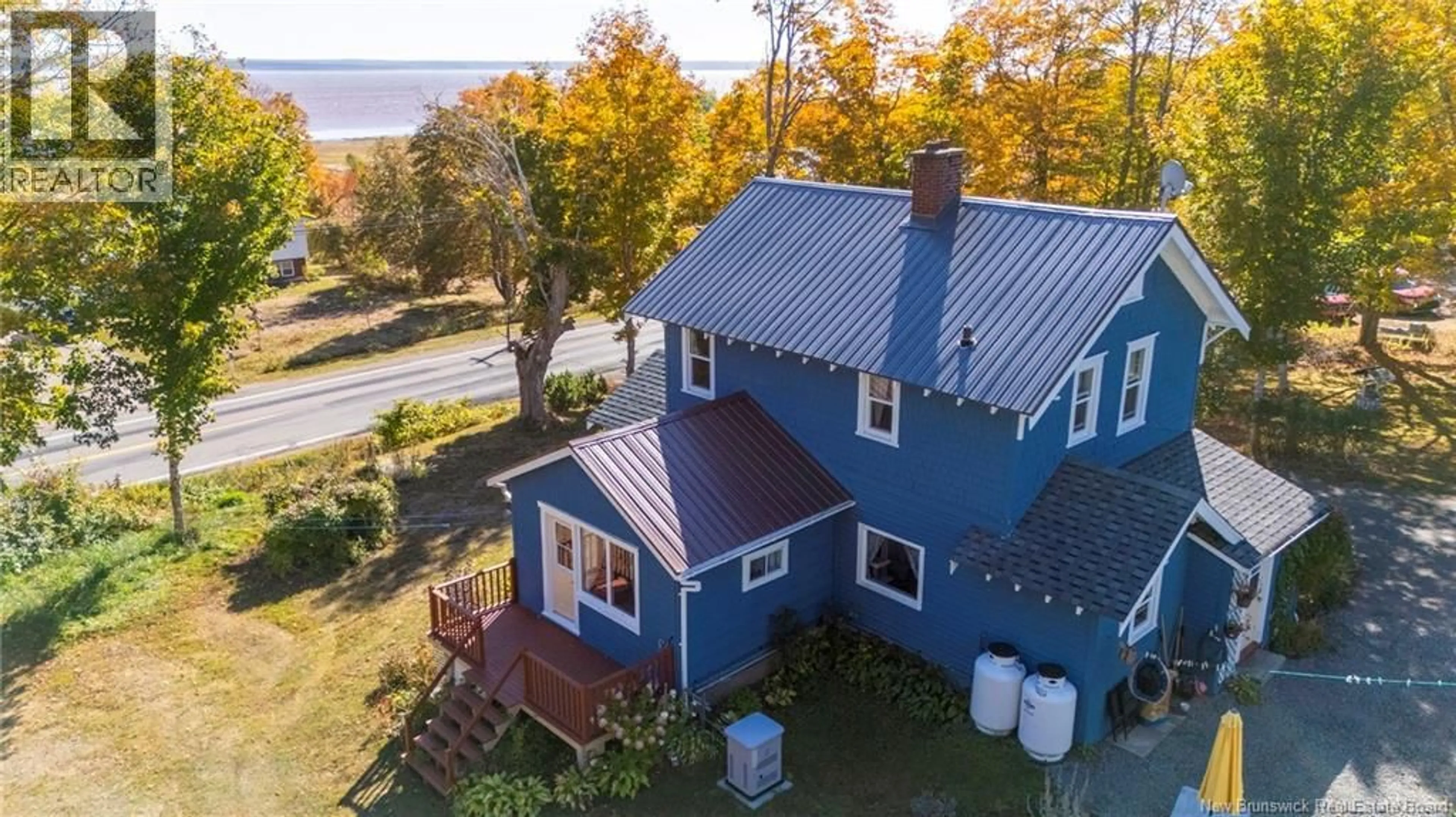 A pic from outside/outdoor area/front of a property/back of a property/a pic from drone, water/lake/river/ocean view for 3988 ROUTE 114, Hopewell Cape New Brunswick E4H3K1