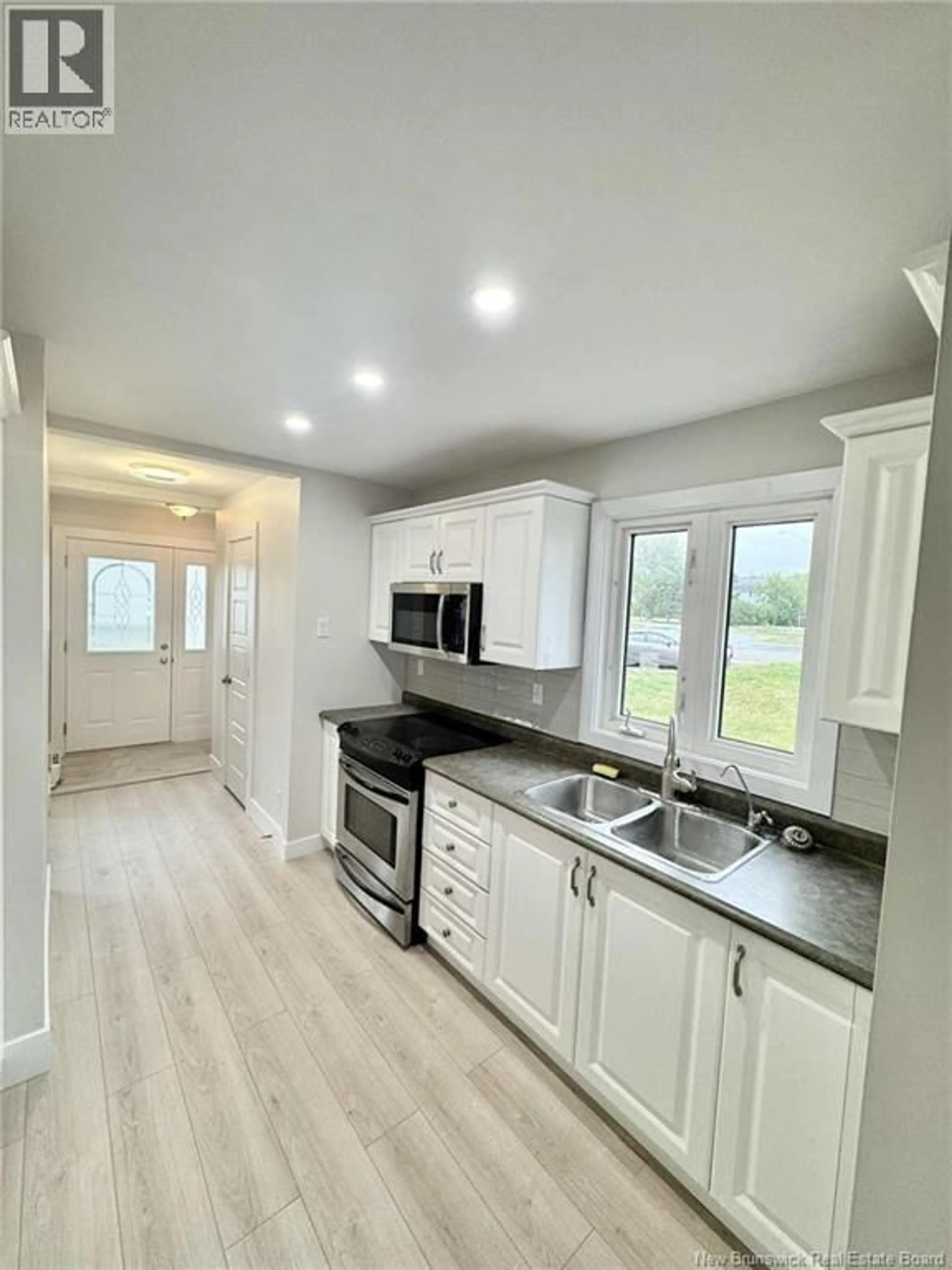 Open concept kitchen, unknown for 946 MEADOW AVENUE, Bathurst New Brunswick E2A2H6