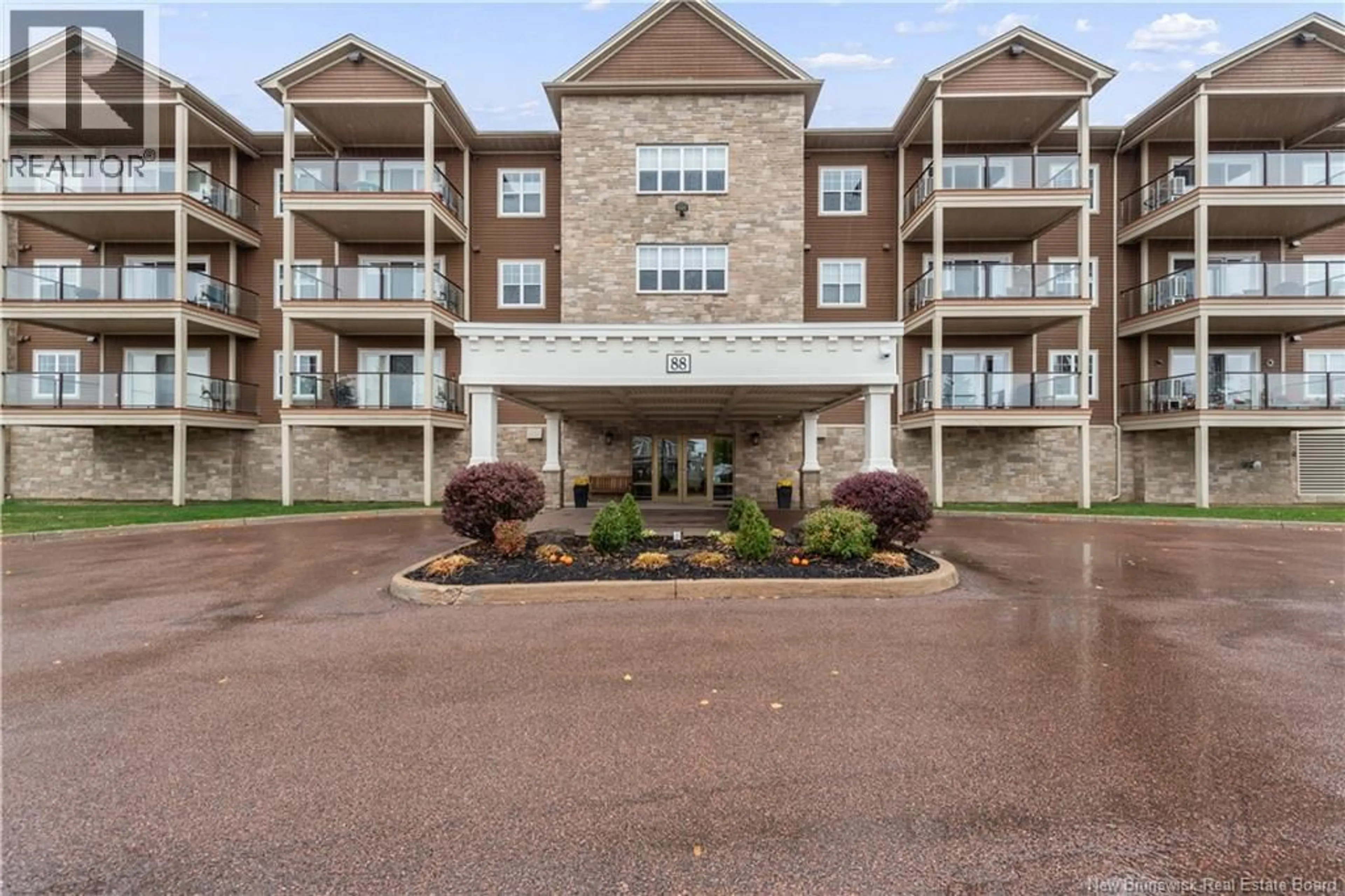 Indoor foyer for 401 - 88 WOODS TERRACE, Moncton New Brunswick E1G1X6