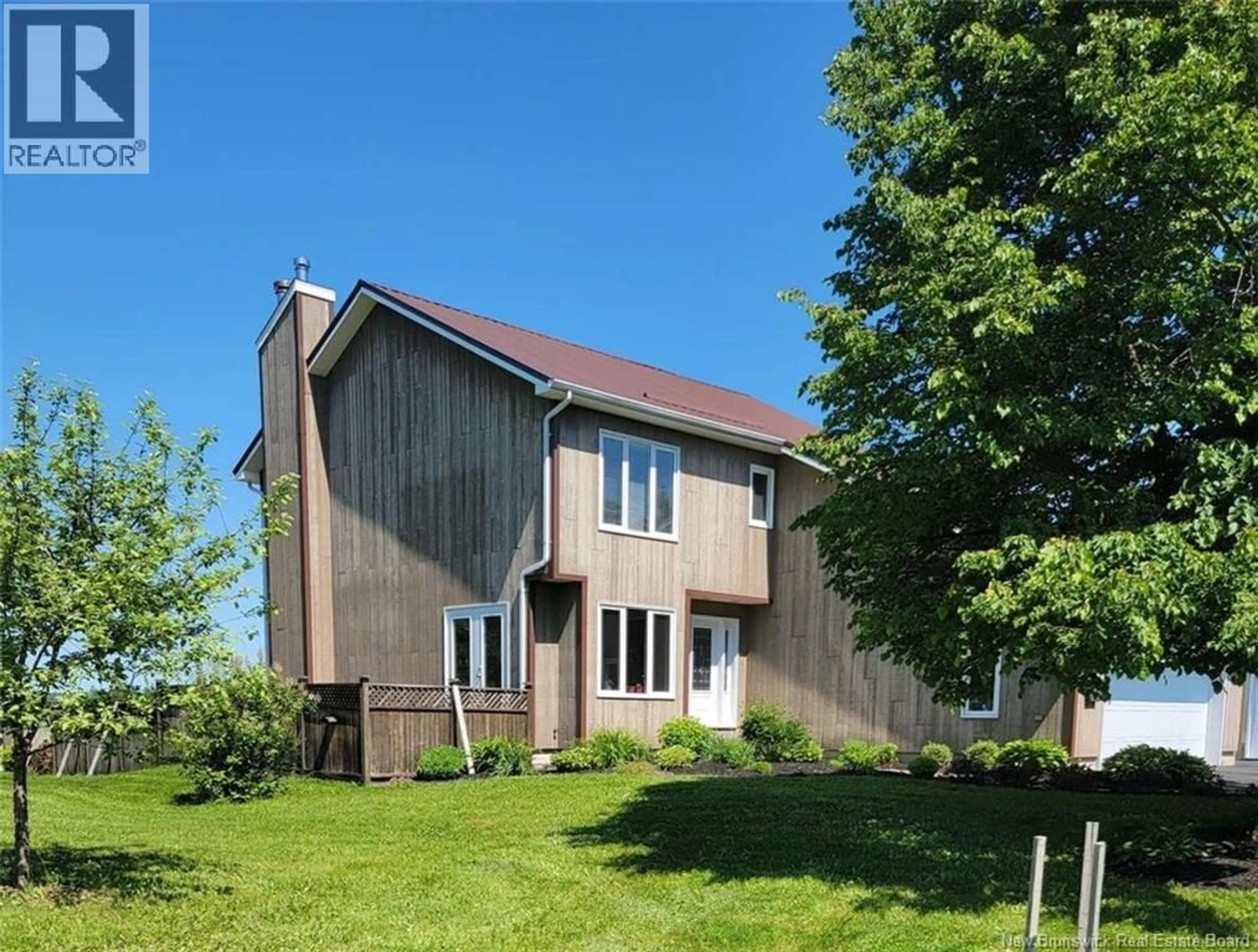 Home with vinyl exterior material, building for 1135 MERCURY STREET, Bathurst New Brunswick E2A2J4