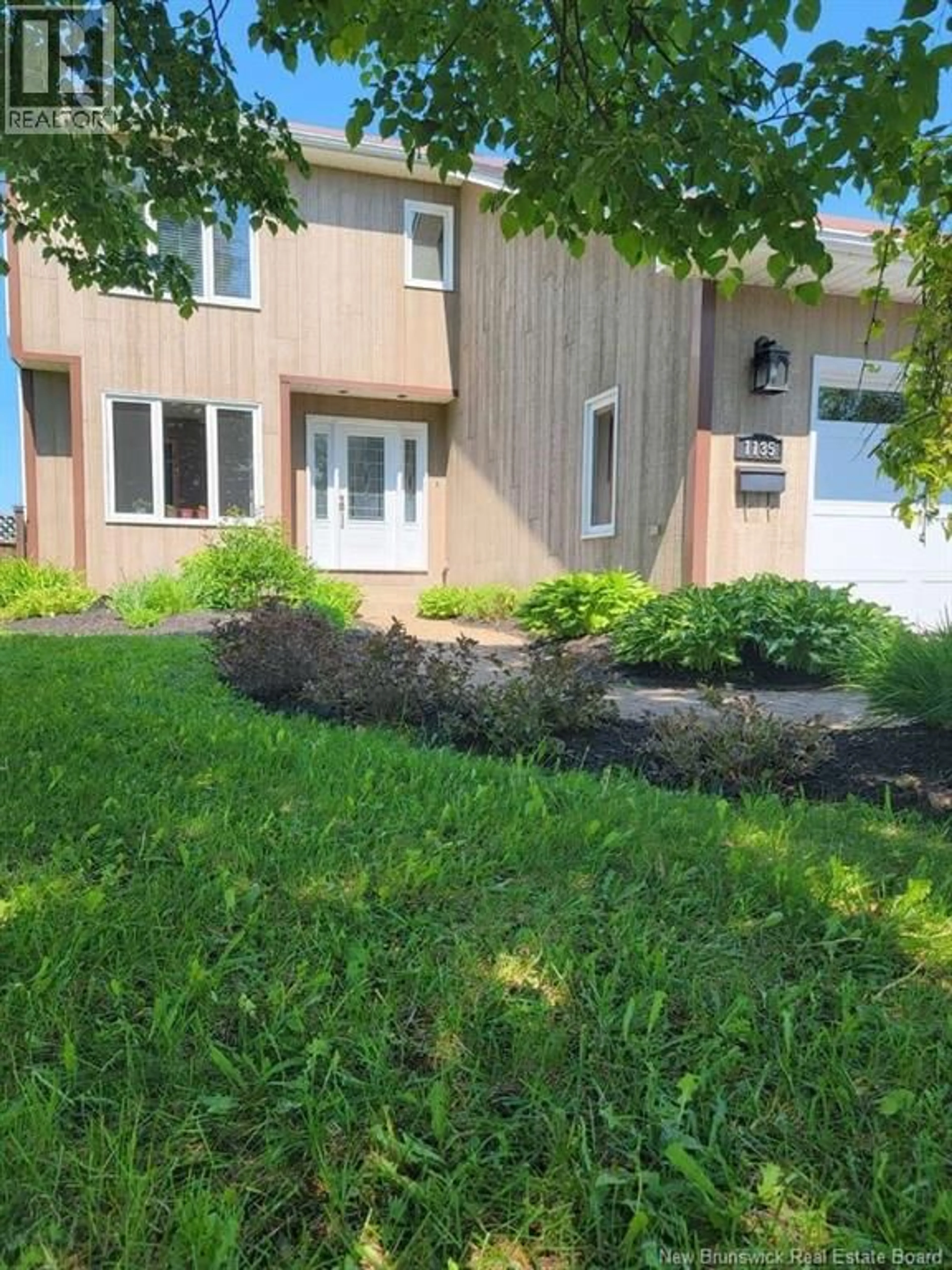 A pic from outside/outdoor area/front of a property/back of a property/a pic from drone, street for 1135 MERCURY STREET, Bathurst New Brunswick E2A2J4