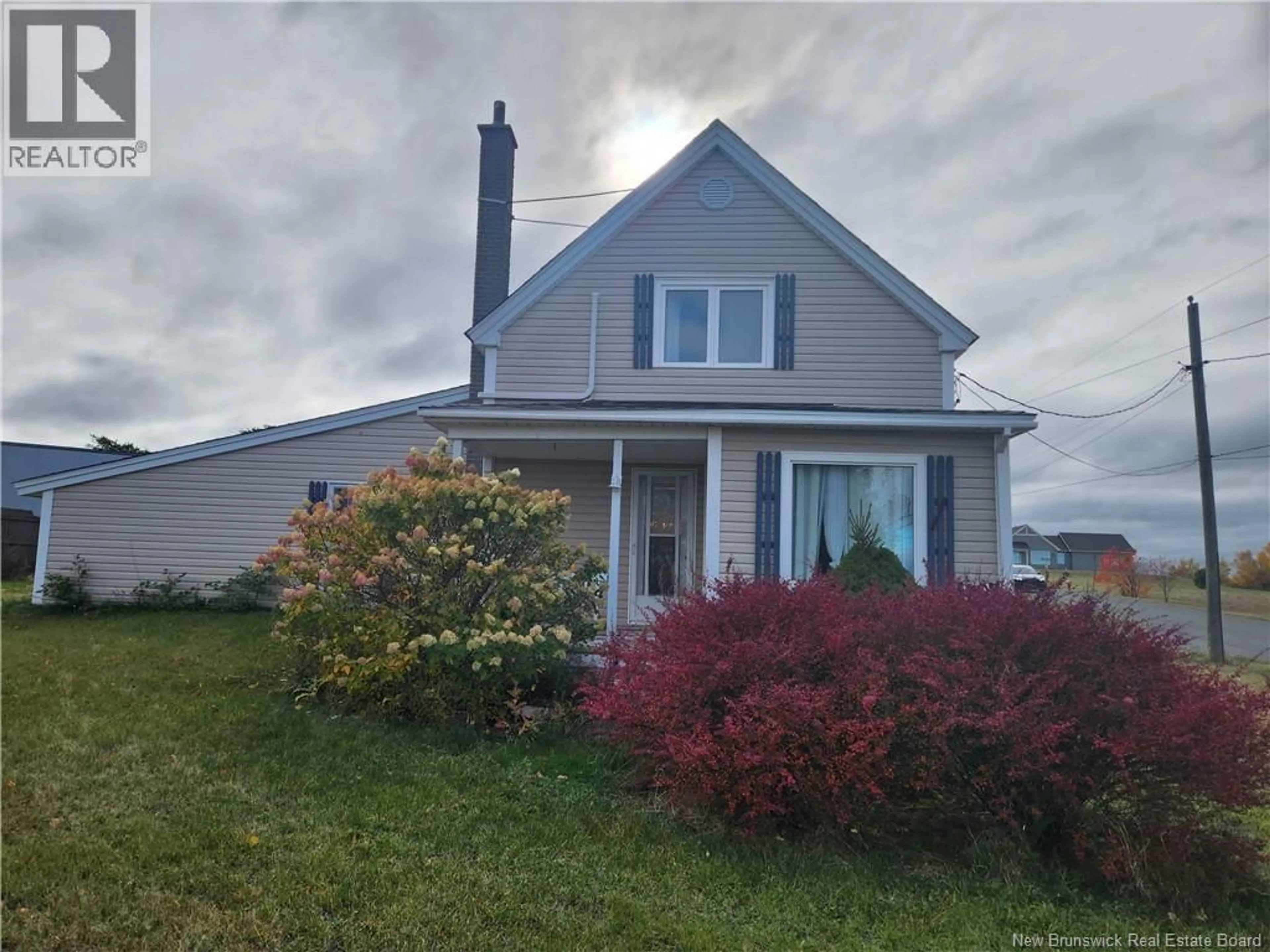 Home with vinyl exterior material, unknown for 10 GIONET, Caraquet New Brunswick E1W1A3