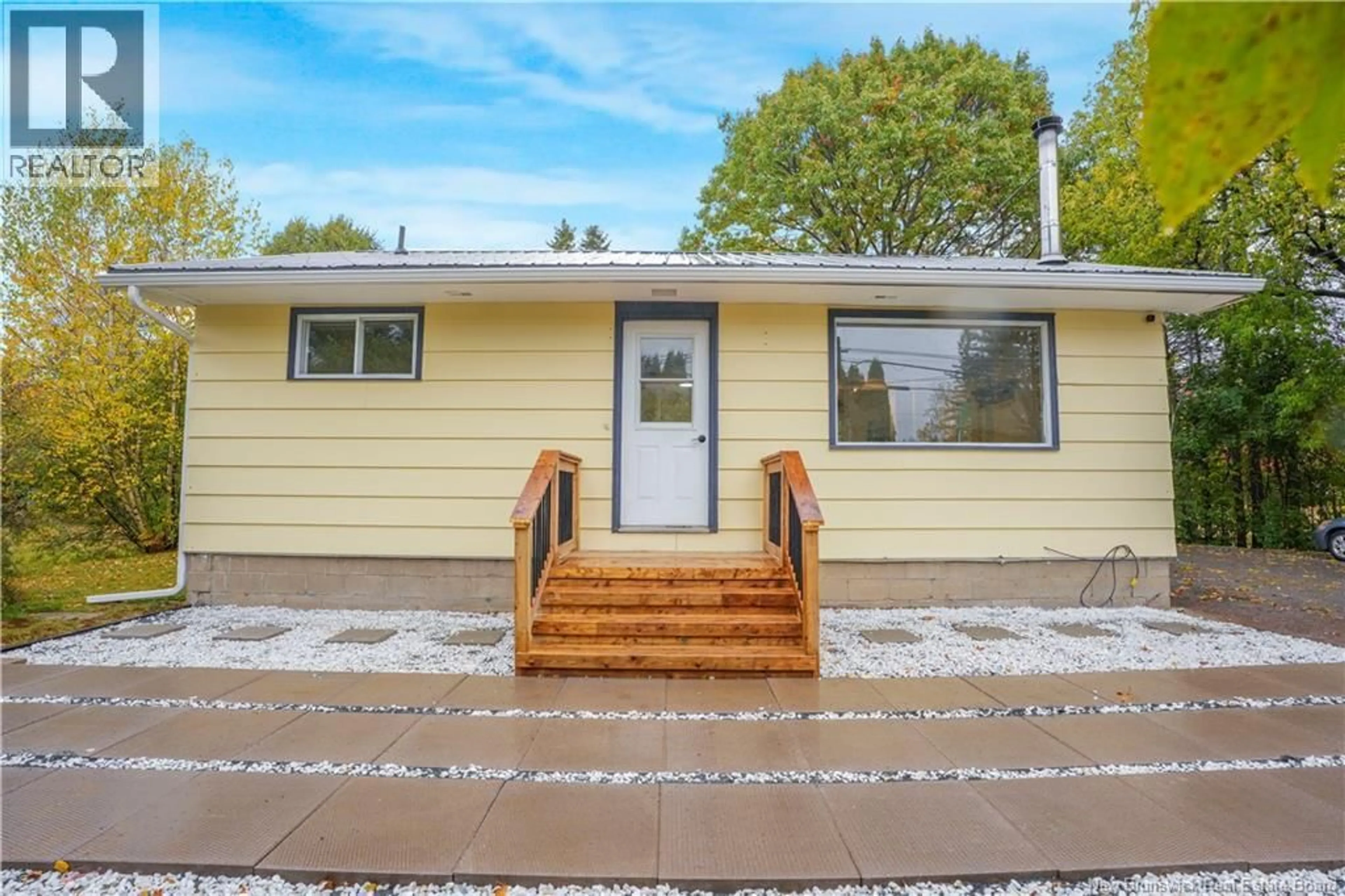 Home with vinyl exterior material, street for 865 RIVERSIDE DRIVE, Fredericton New Brunswick E3A8R1