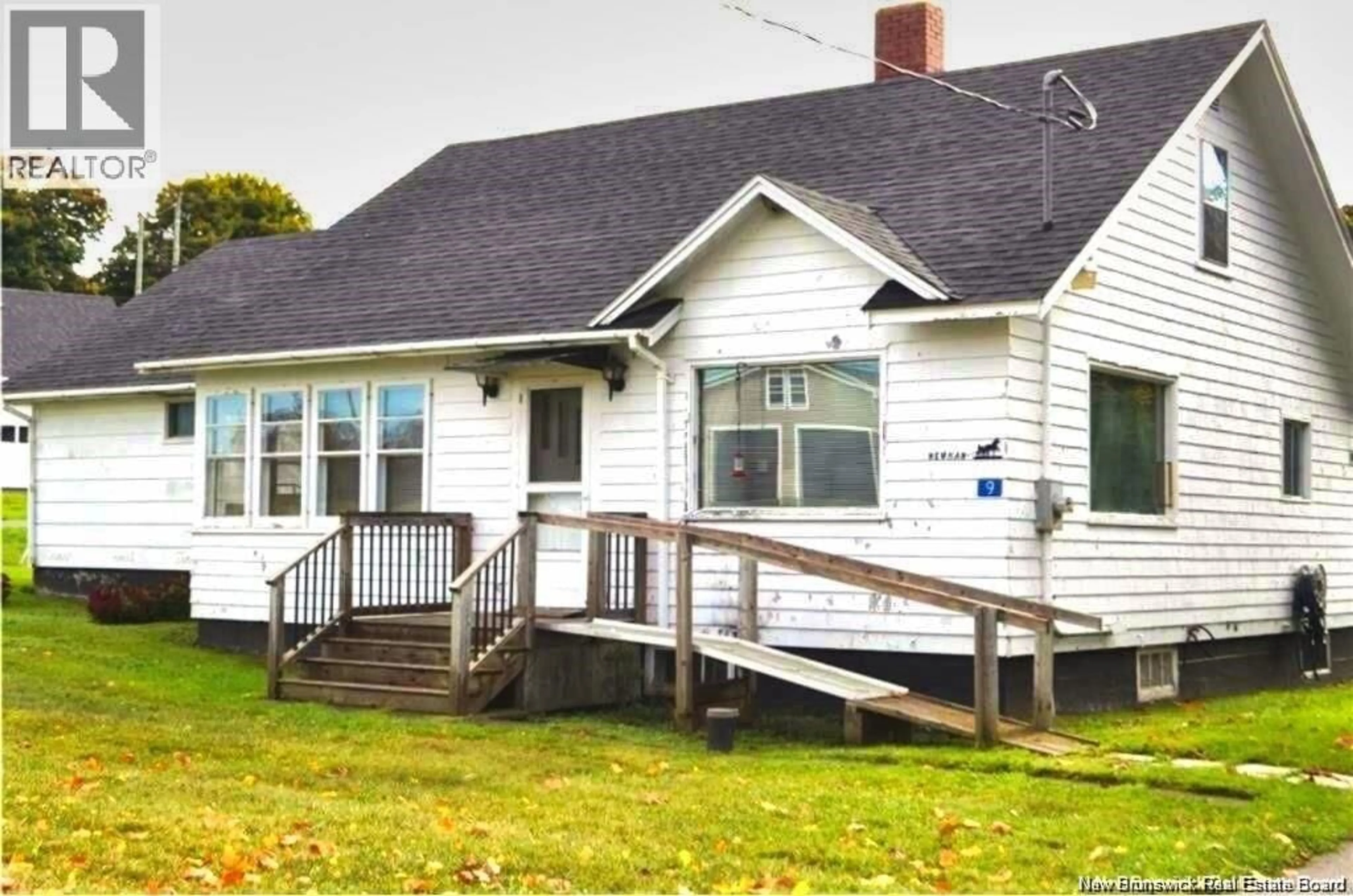 Home with vinyl exterior material, building for 9 COOKS POINT ROAD, Wilsons Beach New Brunswick E5E1V3