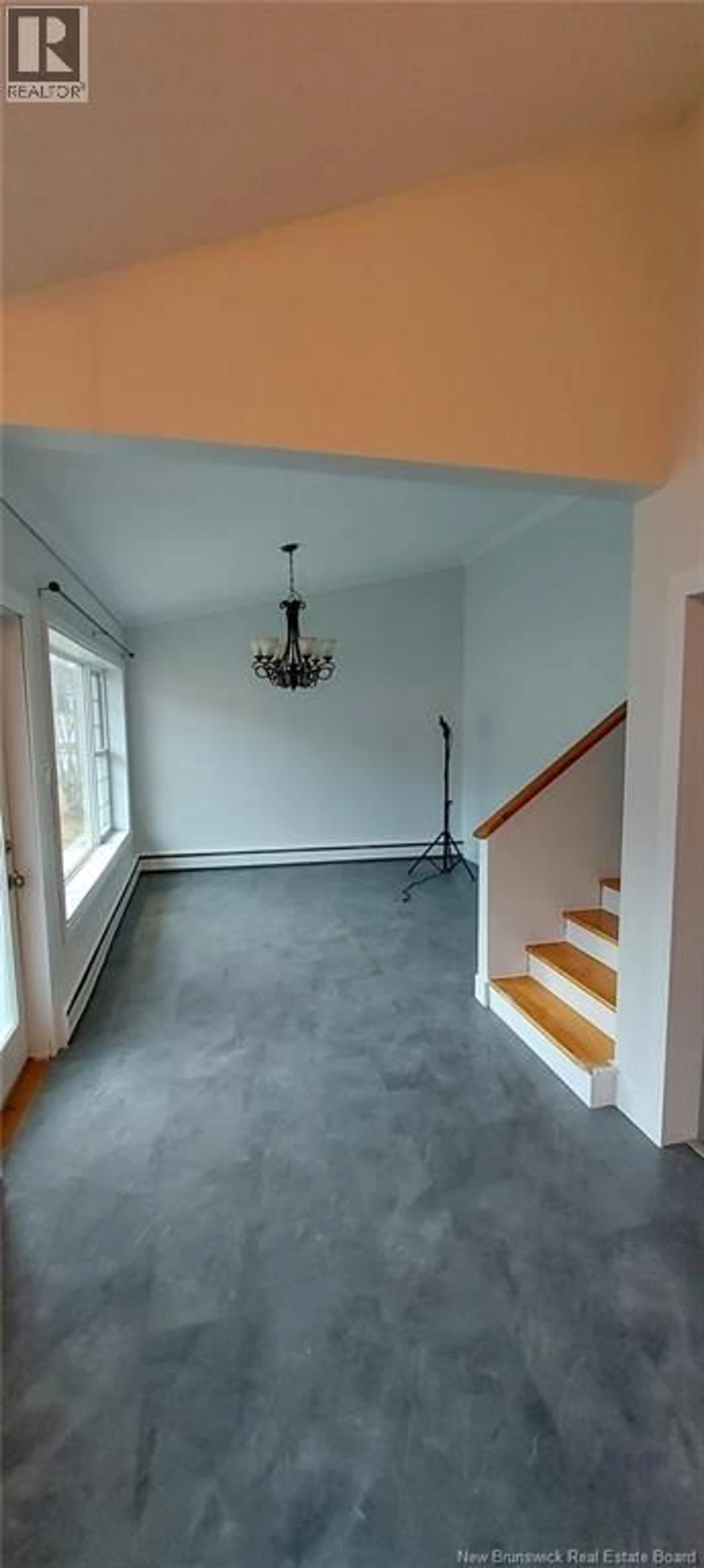 Indoor foyer for 541 MONTGOMERY STREET, Dalhousie New Brunswick E8C2A9