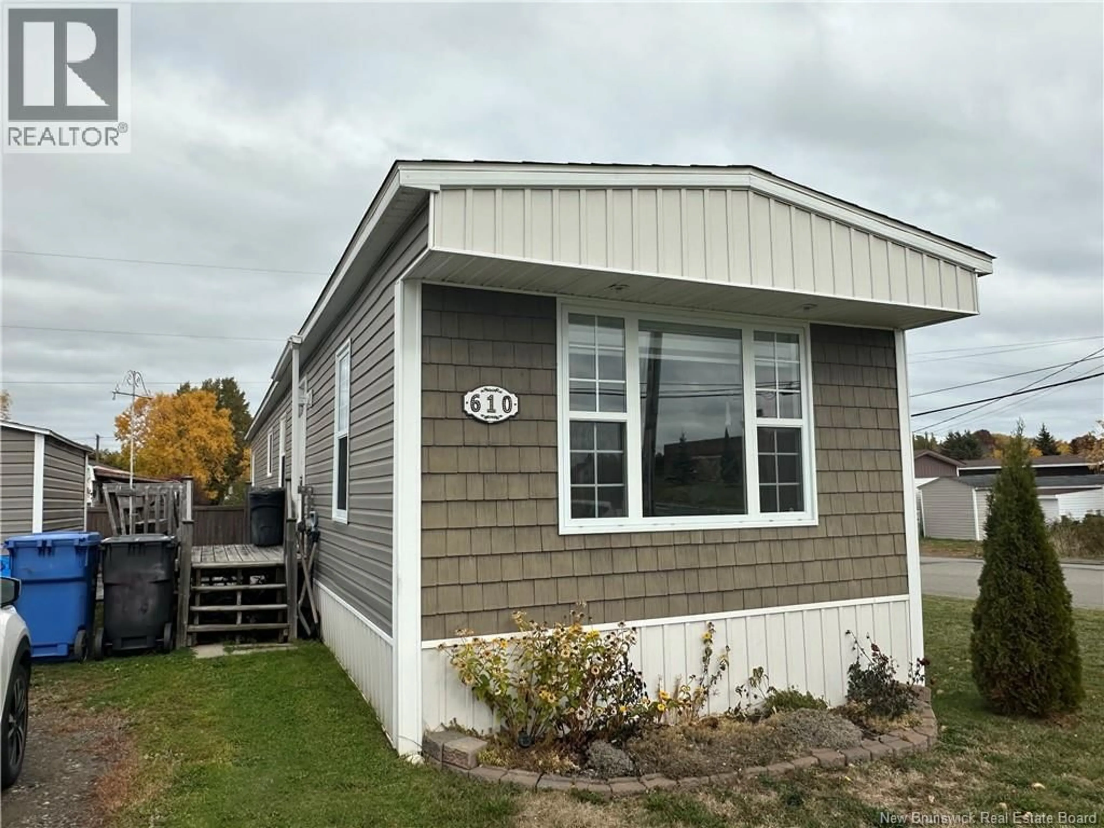 Home with vinyl exterior material, unknown for 610 COLLEGE, Bathurst New Brunswick E2A2T6