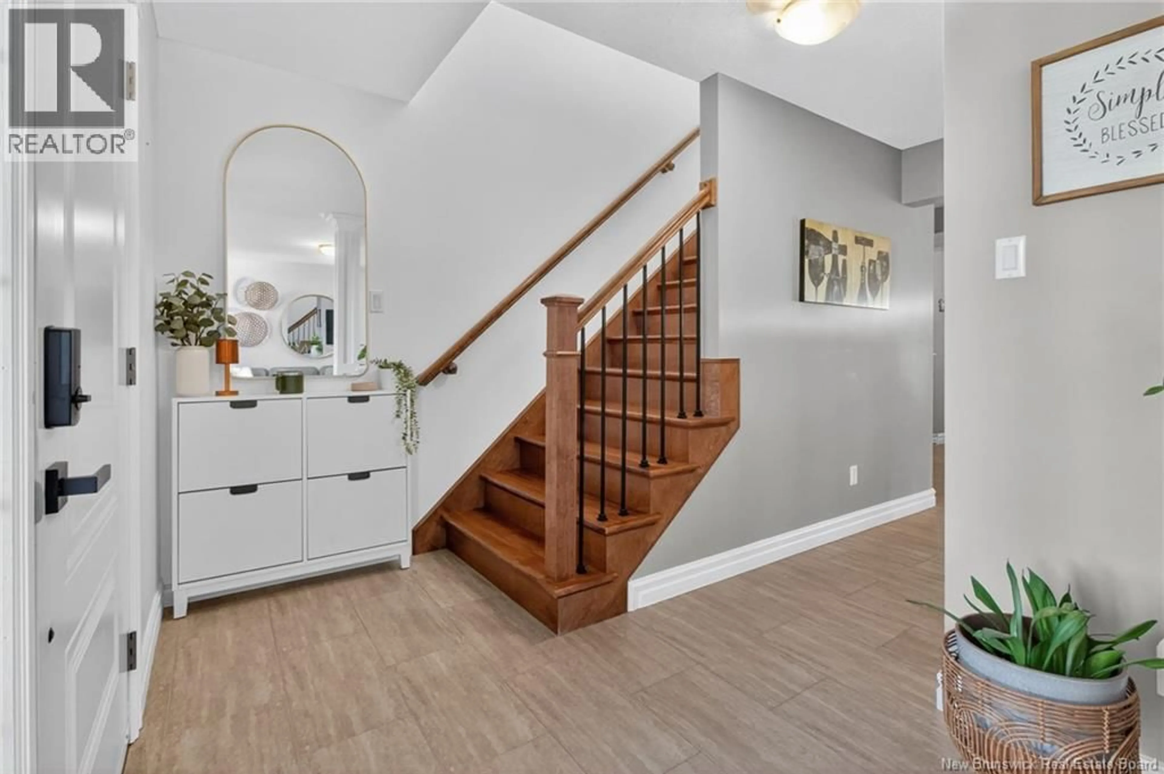 Indoor entryway for 32 HOLLAND DRIVE, Moncton New Brunswick E1G0X1