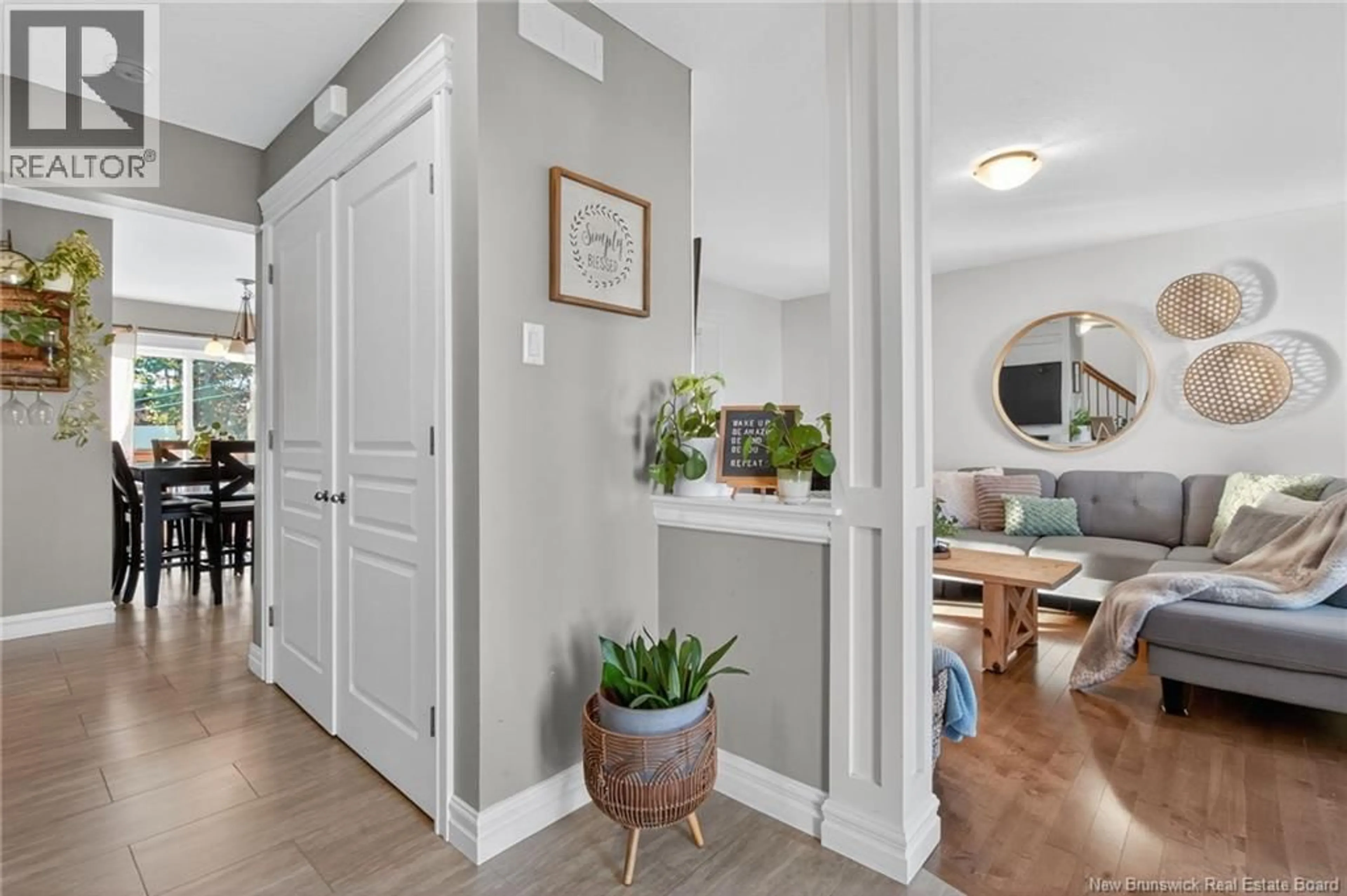 Indoor entryway for 32 HOLLAND DRIVE, Moncton New Brunswick E1G0X1
