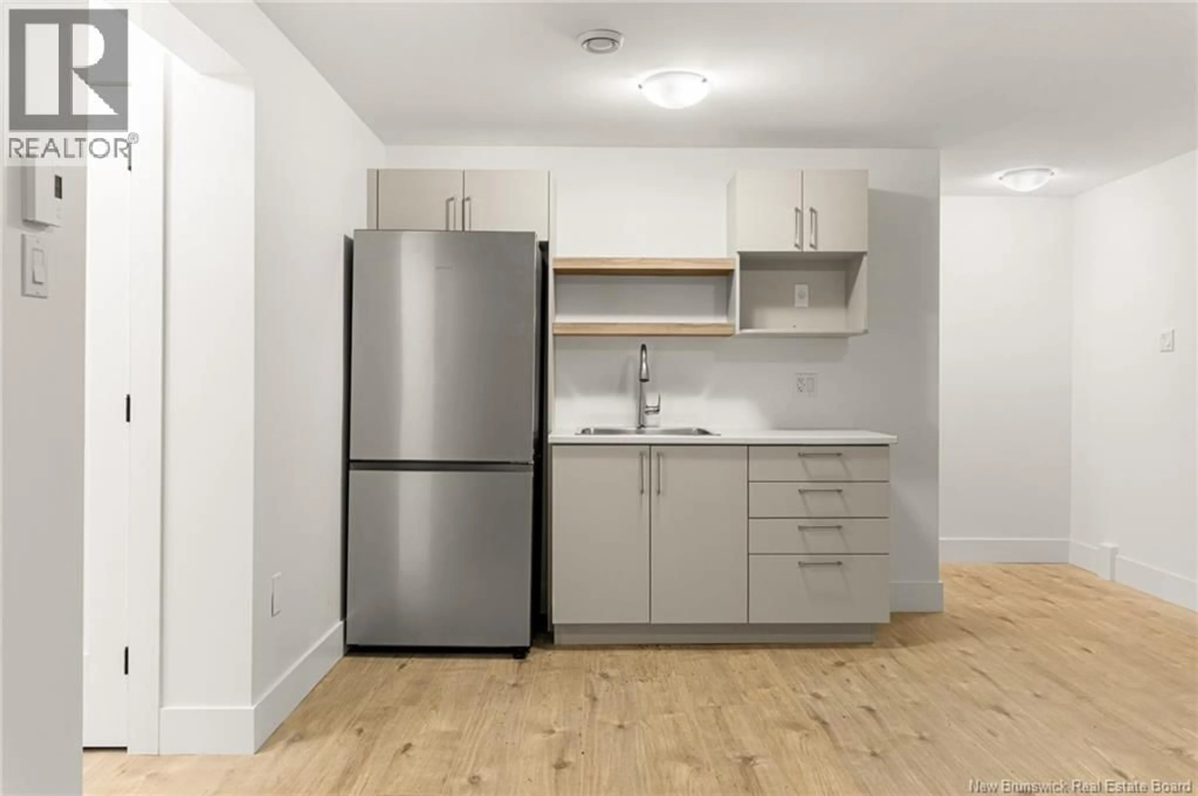 Standard kitchen, wood/laminate floor for 113 BEAU DOMAINE, Dieppe New Brunswick E1A9H5