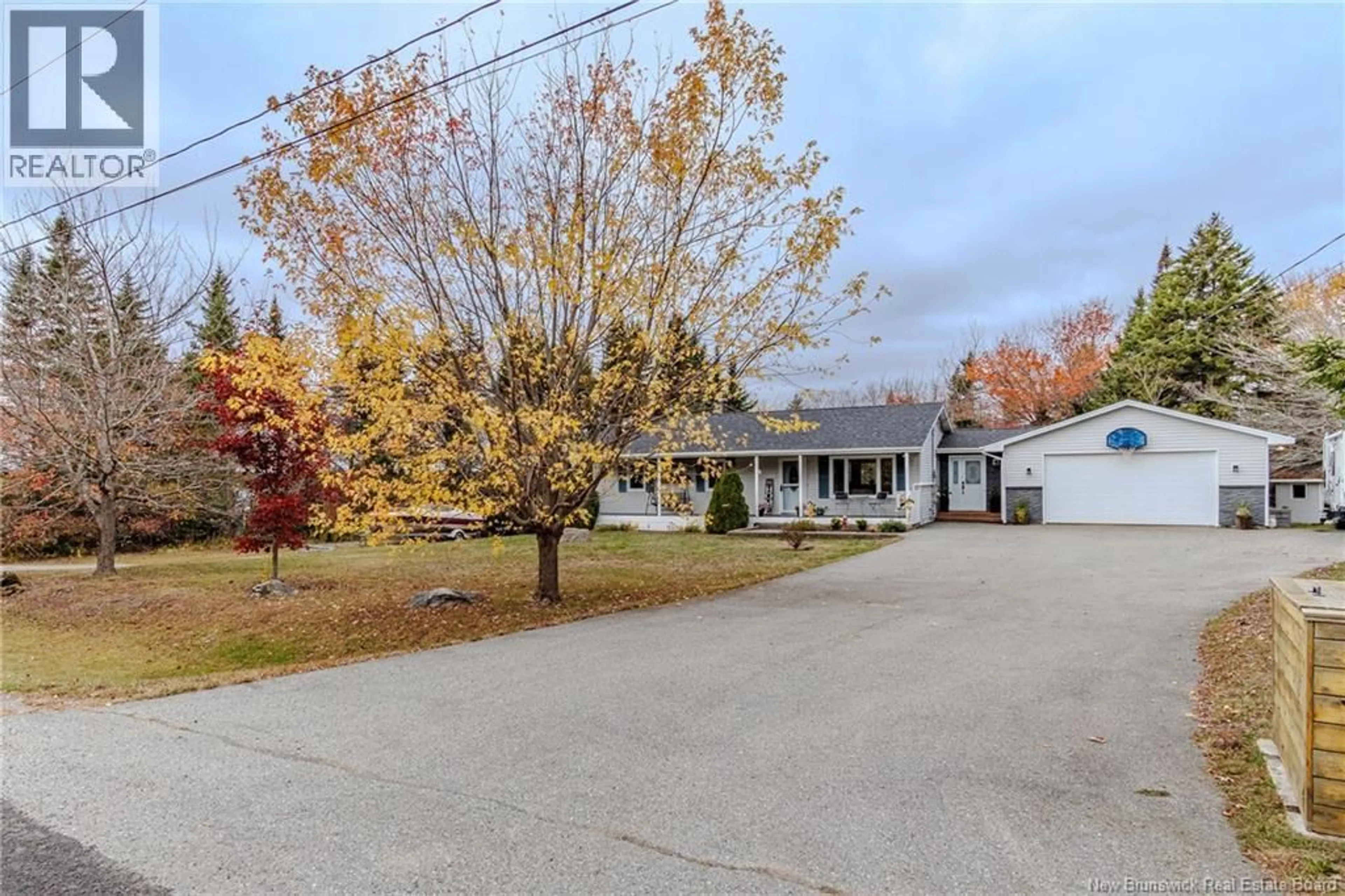 A pic from outside/outdoor area/front of a property/back of a property/a pic from drone, street for 8 OAK STREET, Willow Grove New Brunswick E2S1L9