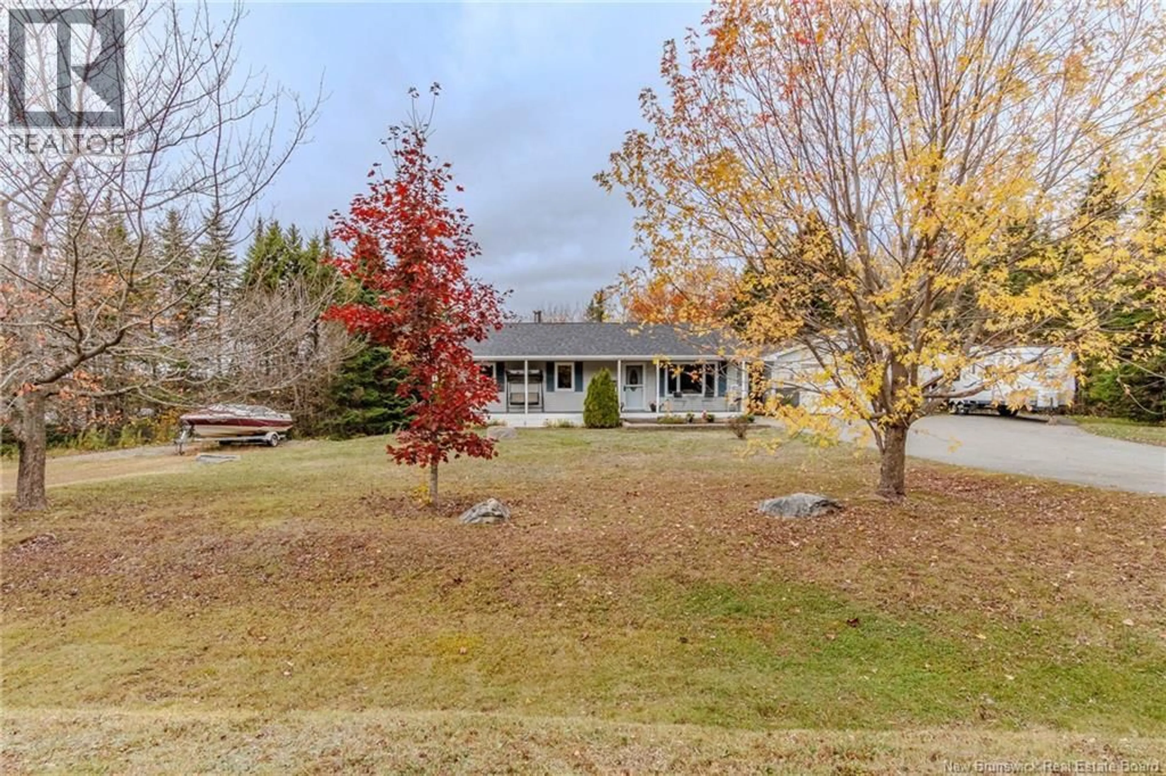 A pic from outside/outdoor area/front of a property/back of a property/a pic from drone, unknown for 8 OAK STREET, Willow Grove New Brunswick E2S1L9