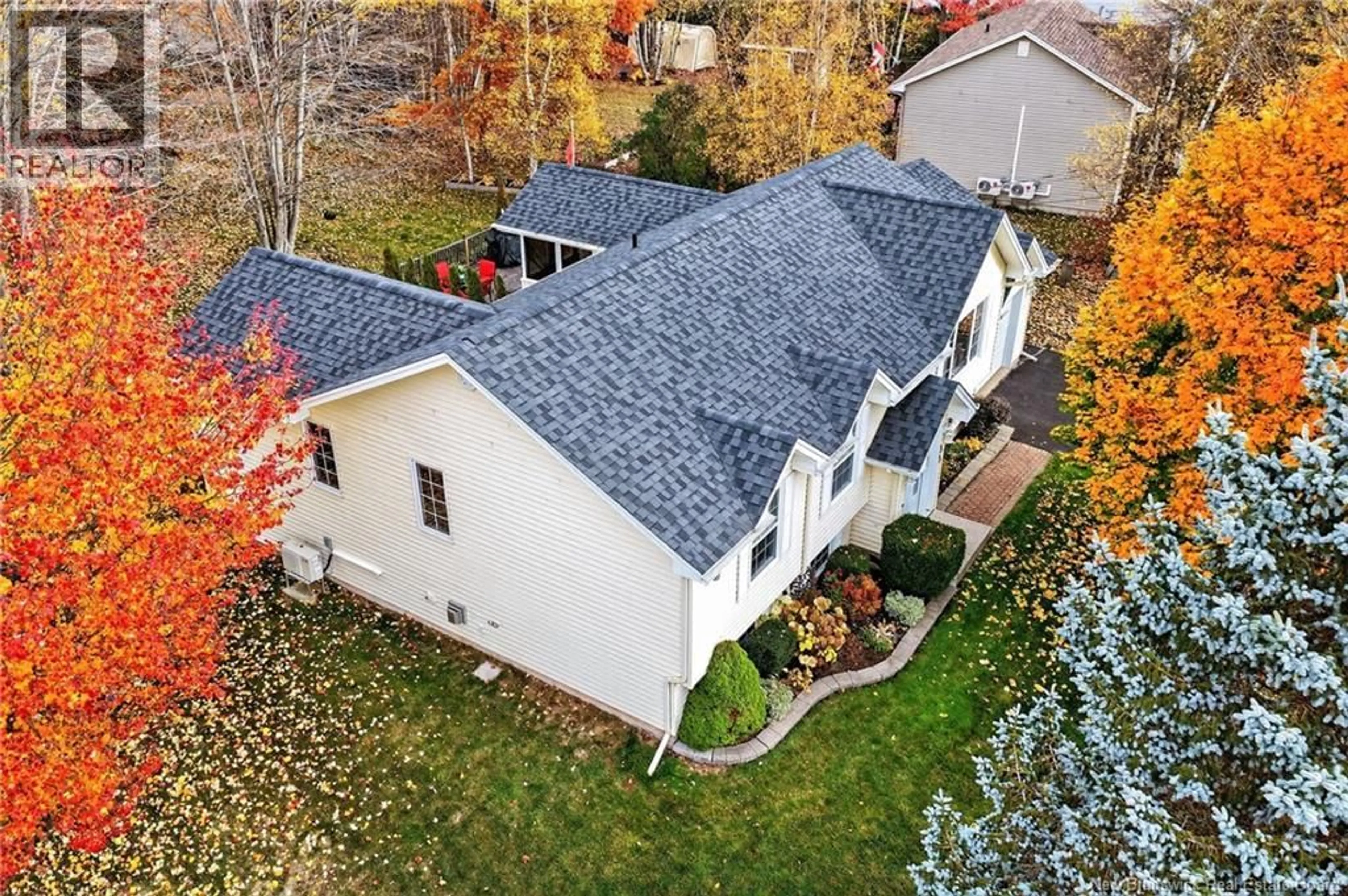 A pic from outside/outdoor area/front of a property/back of a property/a pic from drone, unknown for 33 TALITH STREET, Moncton New Brunswick E1E4V4