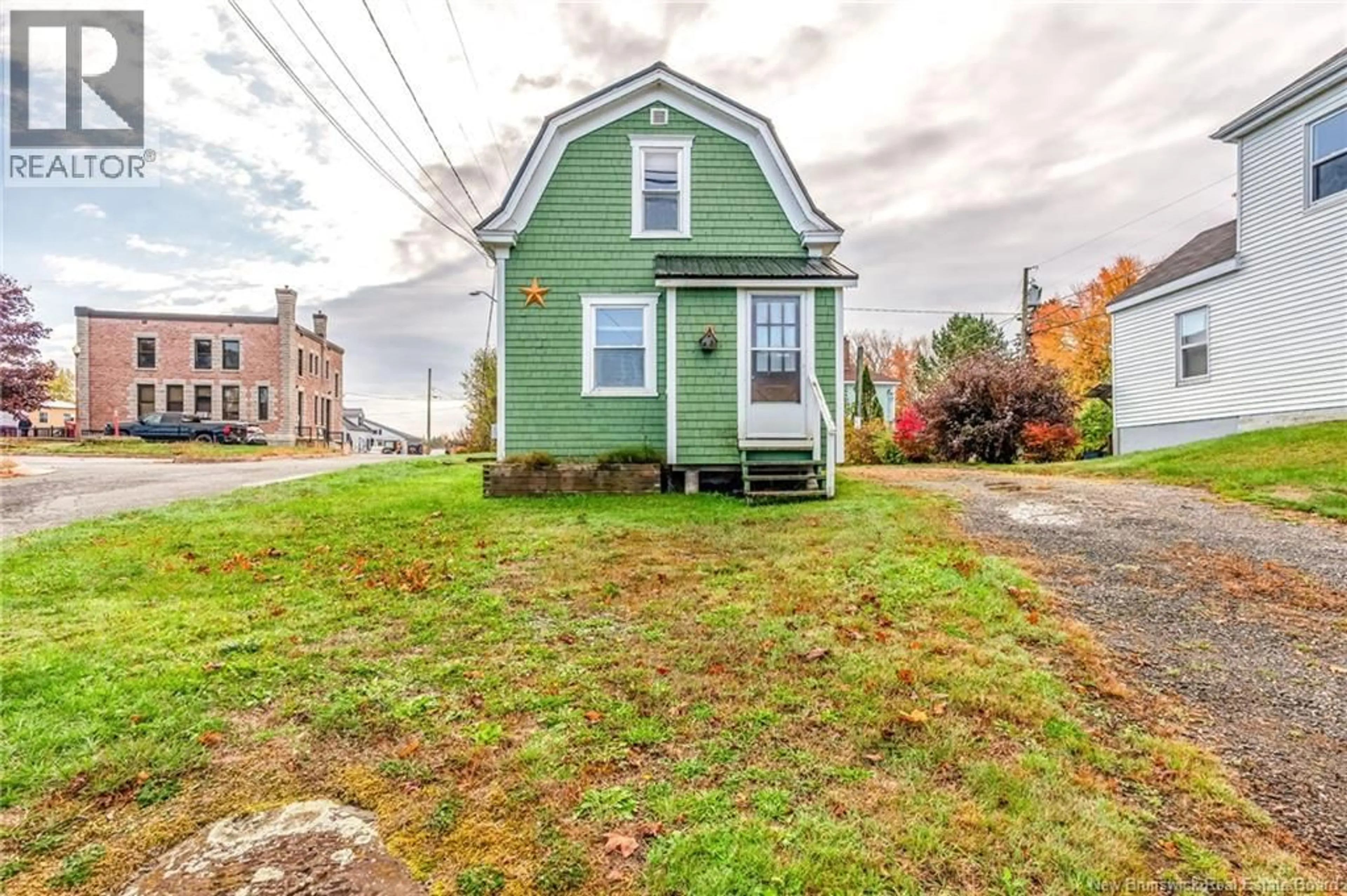 A pic from outside/outdoor area/front of a property/back of a property/a pic from drone, street for 7 WALLACE STREET, St George New Brunswick E5C3P3
