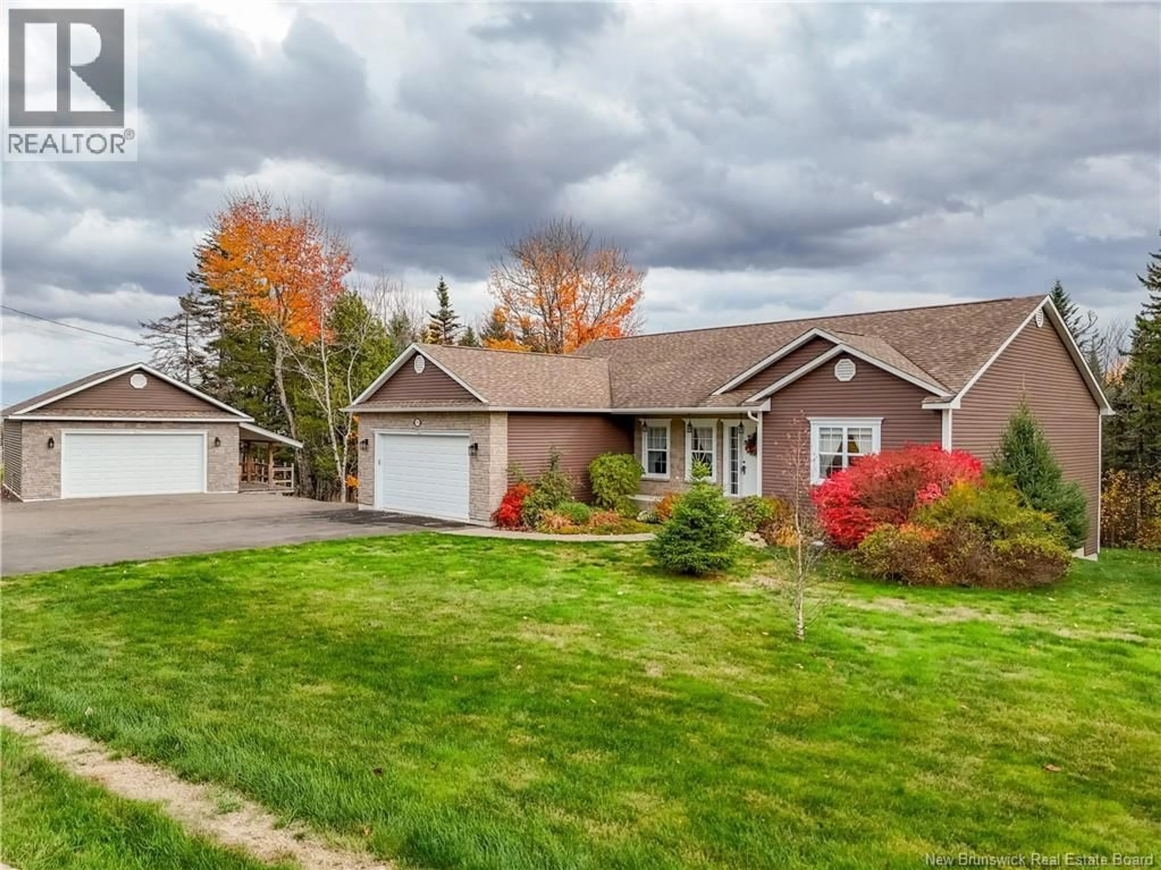 Home with vinyl exterior material, street for 35 HANNAH CRESCENT, Killarney Road New Brunswick E3A0H4