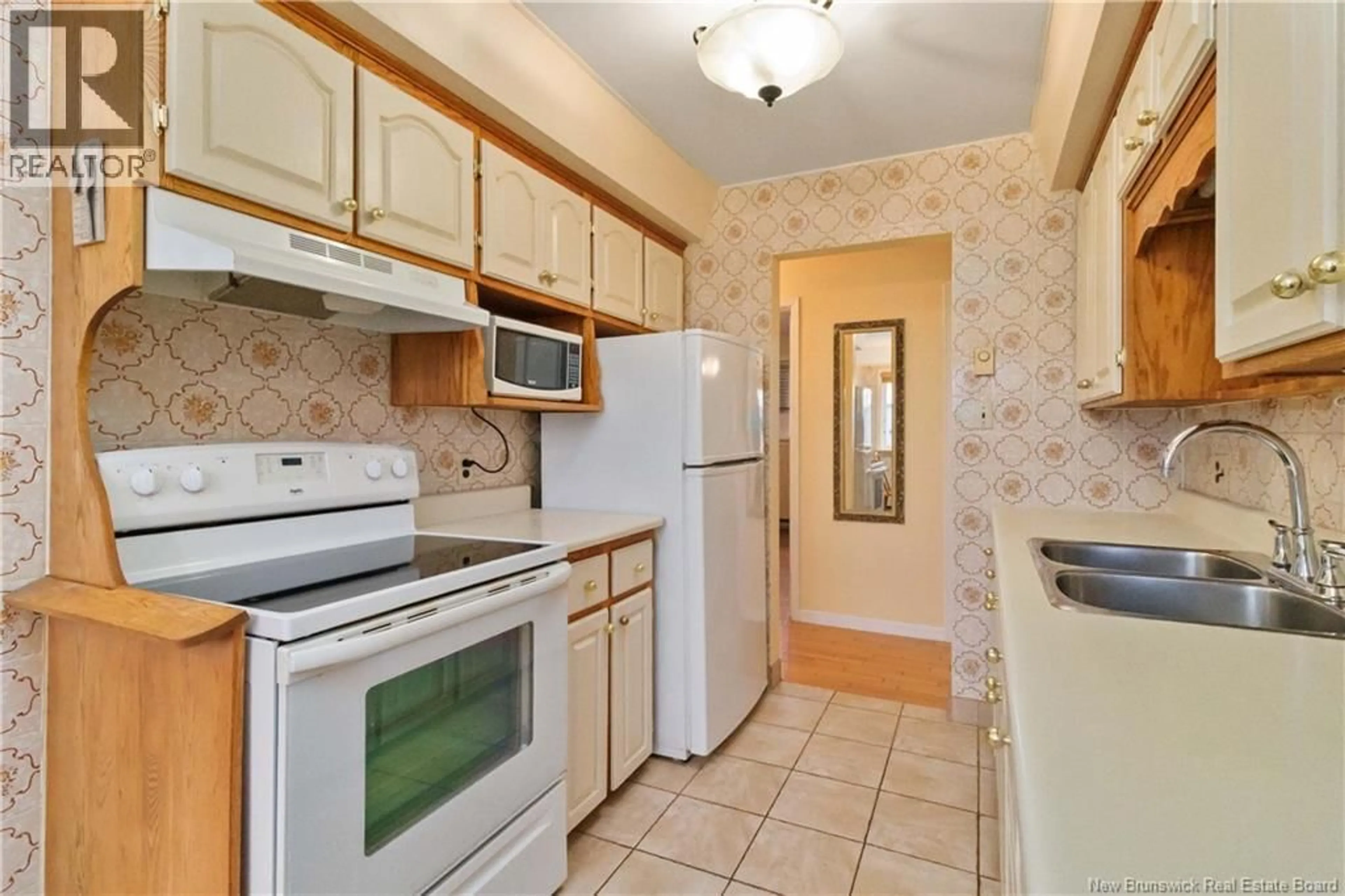 Standard kitchen, ceramic/tile floor for 207 ST LAURENT STREET, Dieppe New Brunswick E1A1S2