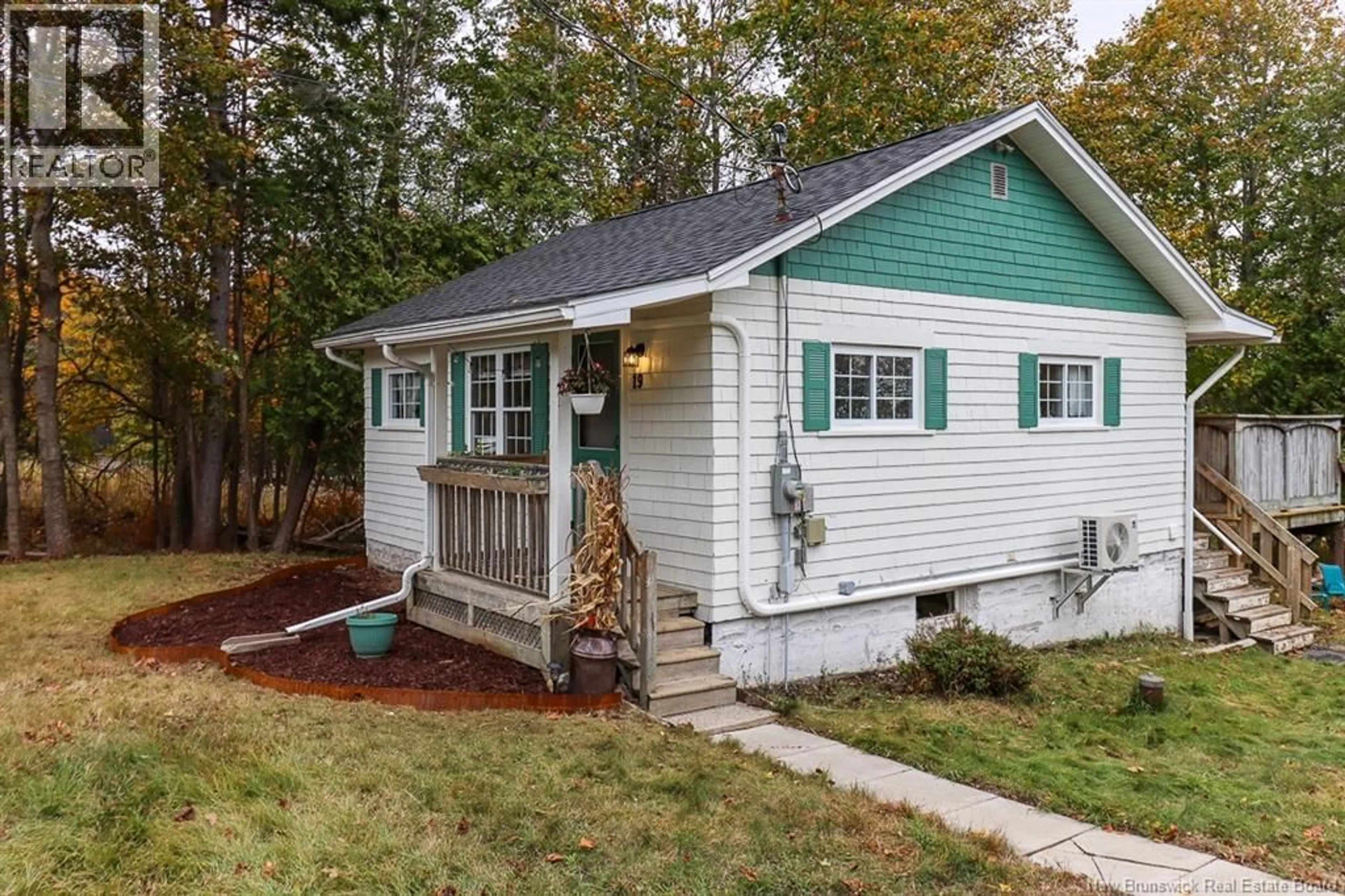 Home with vinyl exterior material, street for 19 VINCENT ROAD, Quispamsis New Brunswick E2G0A5