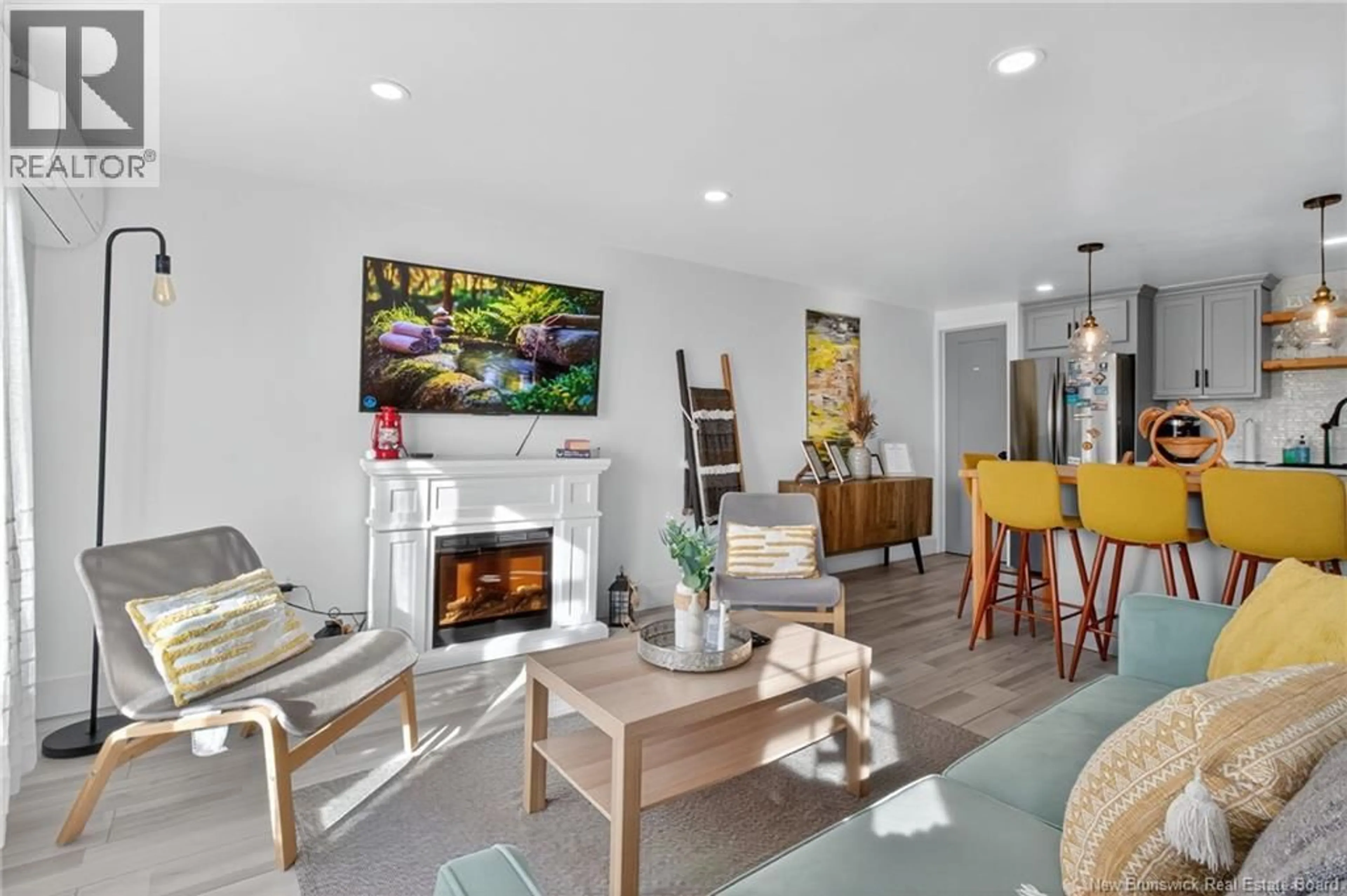 Living room with furniture, unknown for 3722-3724 134 ROUTE, Shediac Bridge New Brunswick E4R1T1