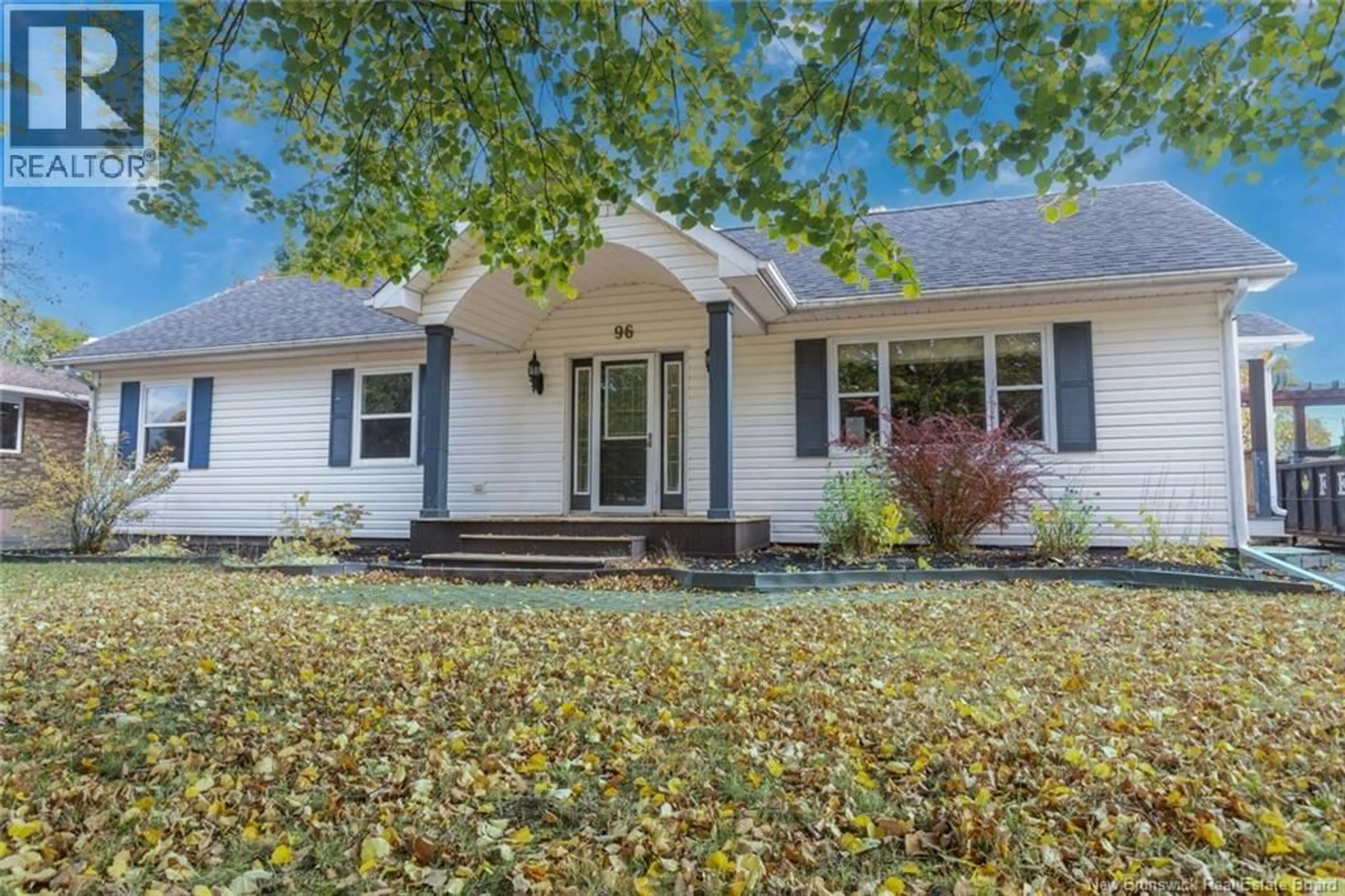 Home with vinyl exterior material, street for 96 SMITH, Shediac New Brunswick E4P2T1