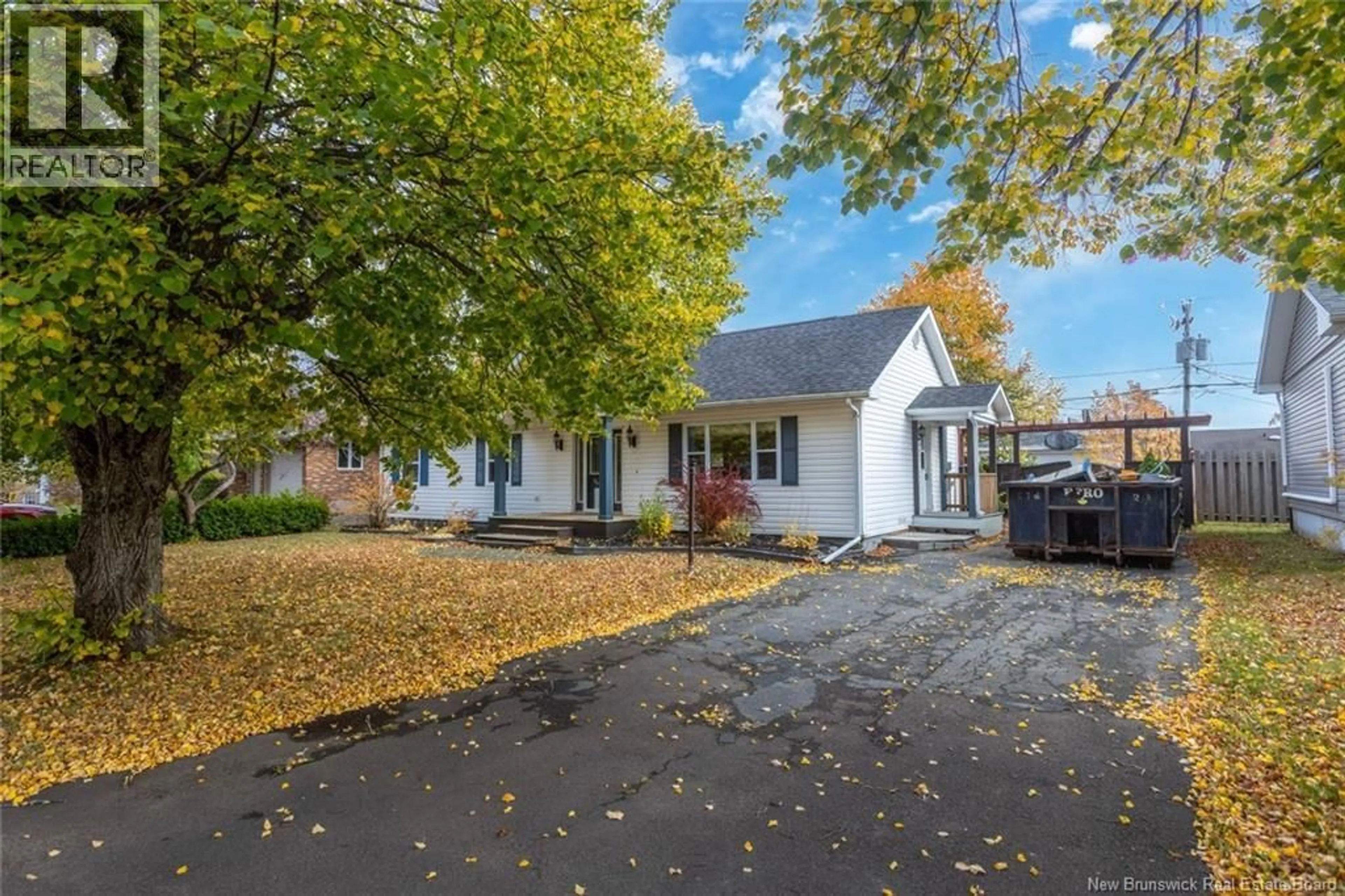 A pic from outside/outdoor area/front of a property/back of a property/a pic from drone, street for 96 SMITH, Shediac New Brunswick E4P2T1