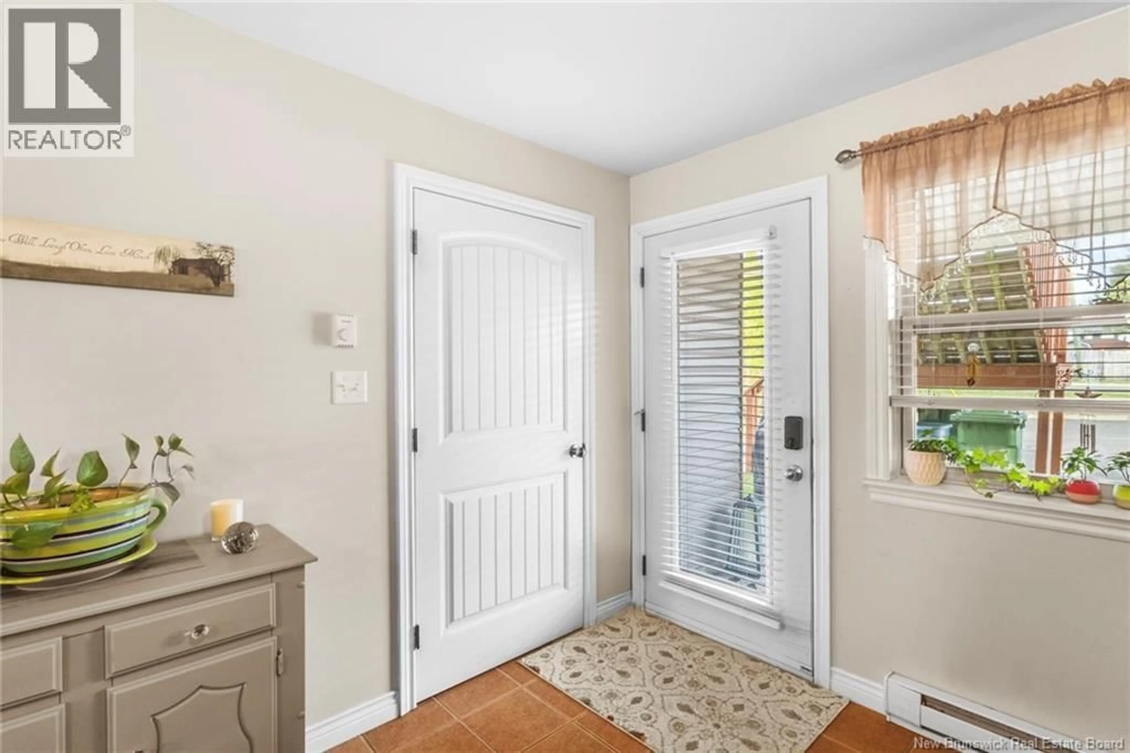 Indoor entryway for 31 - 20 TRAILSIDE, Fredericton New Brunswick E3A1R7
