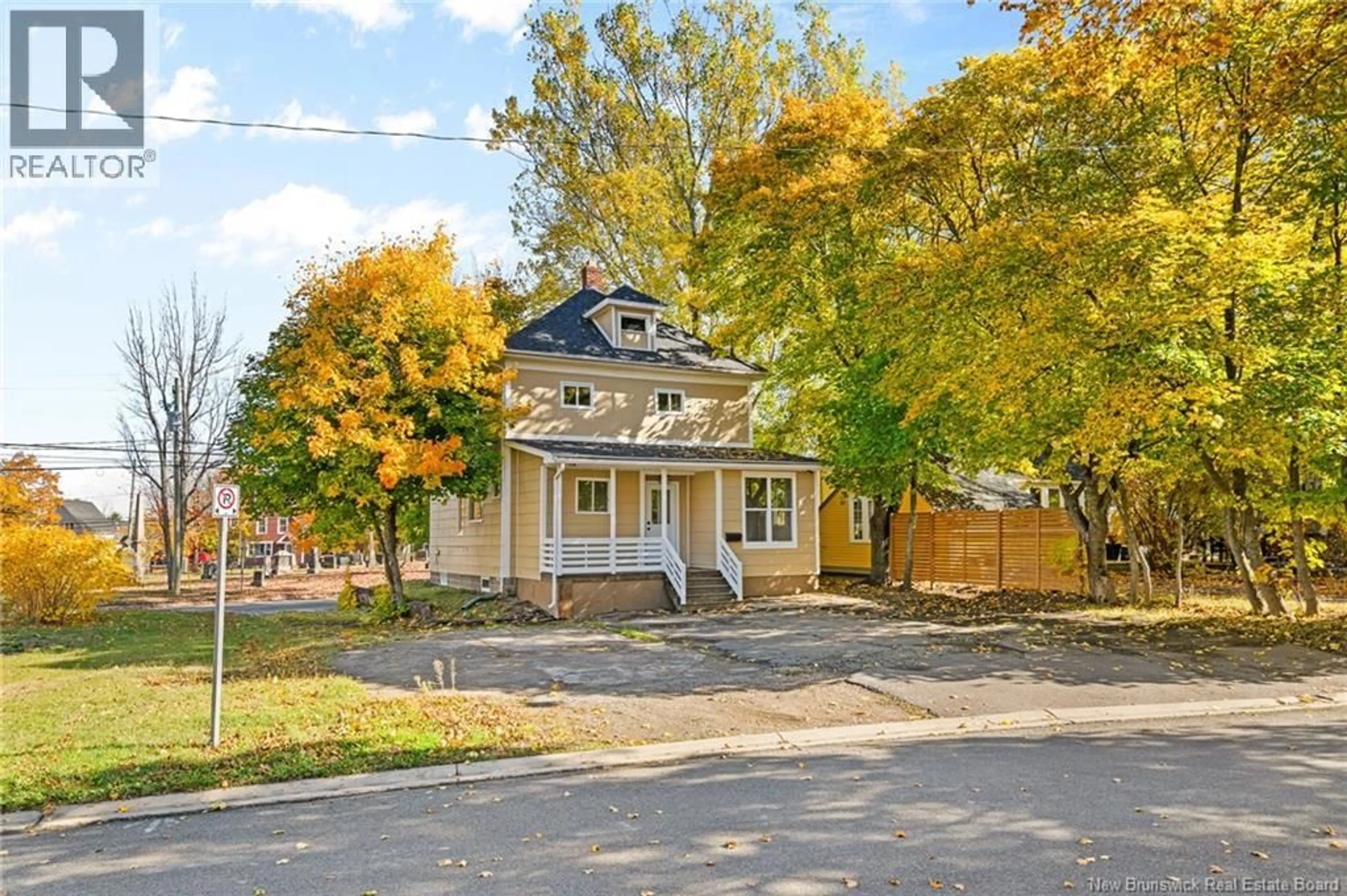 A pic from outside/outdoor area/front of a property/back of a property/a pic from drone, street for 18 MCLAUGHLIN, Moncton New Brunswick E1A4P2