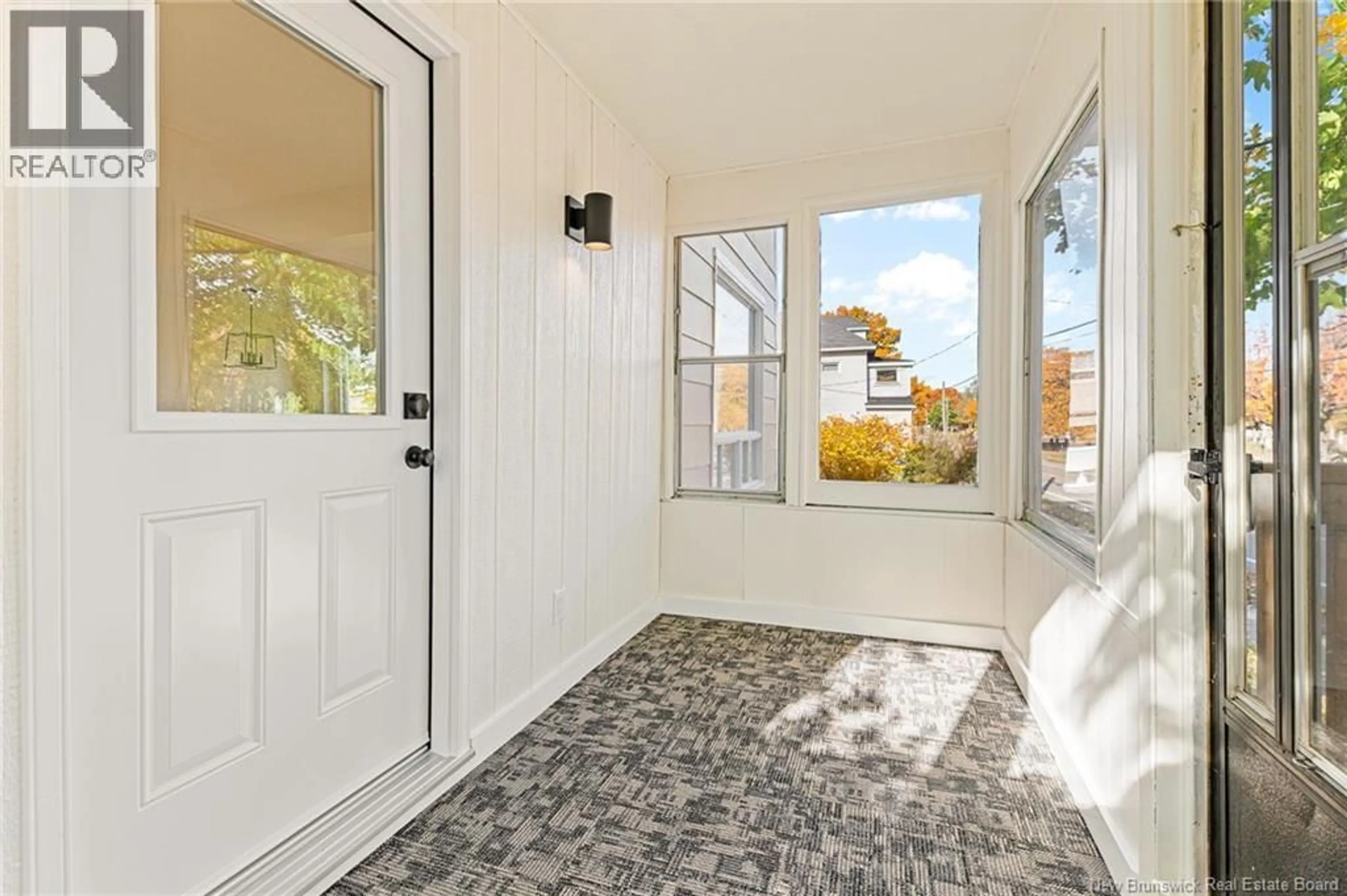 Indoor entryway for 18 MCLAUGHLIN, Moncton New Brunswick E1A4P2