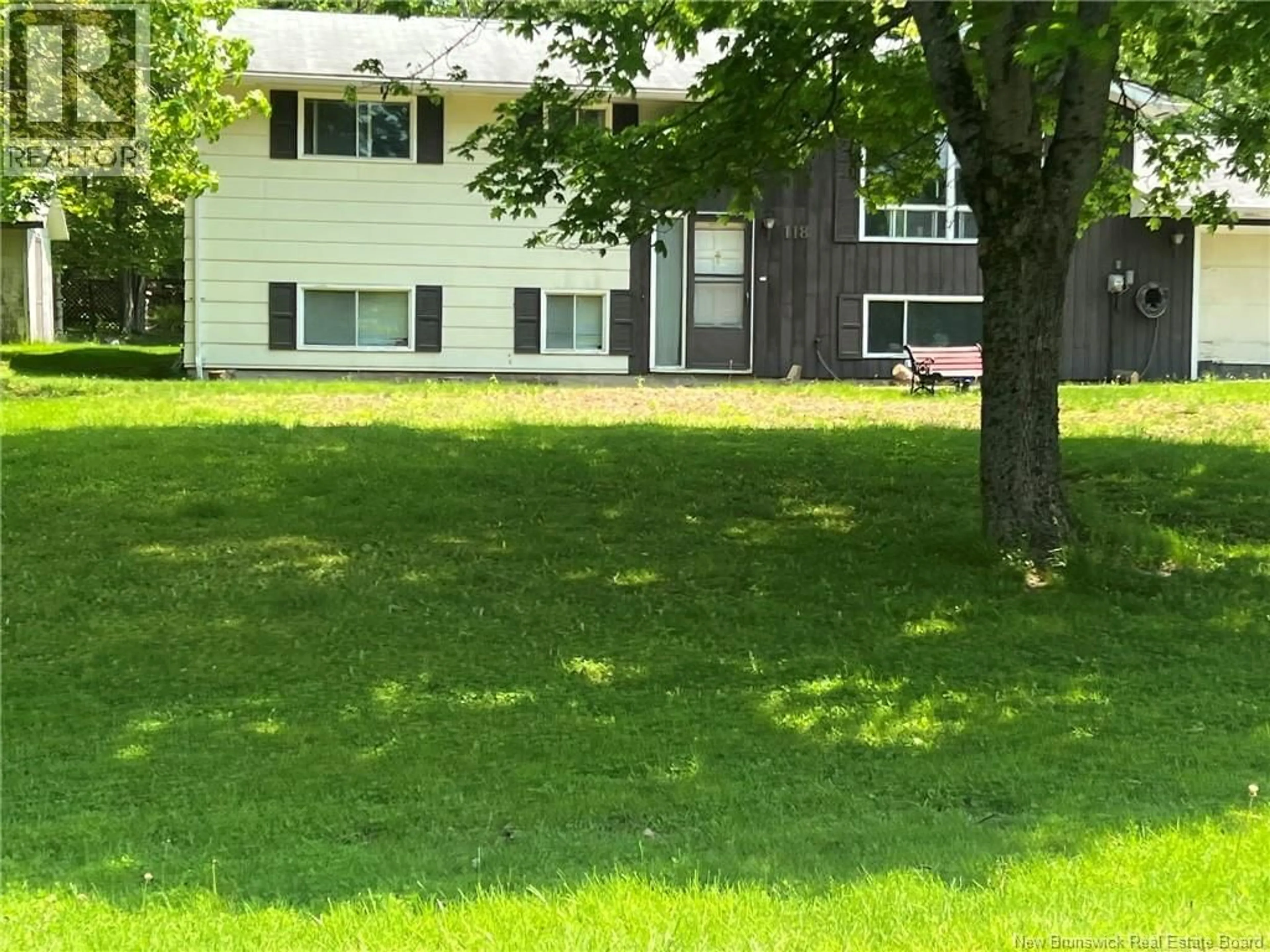 A pic from outside/outdoor area/front of a property/back of a property/a pic from drone, street for 118 MYLES AVENUE, Quispamsis New Brunswick E2E1G1