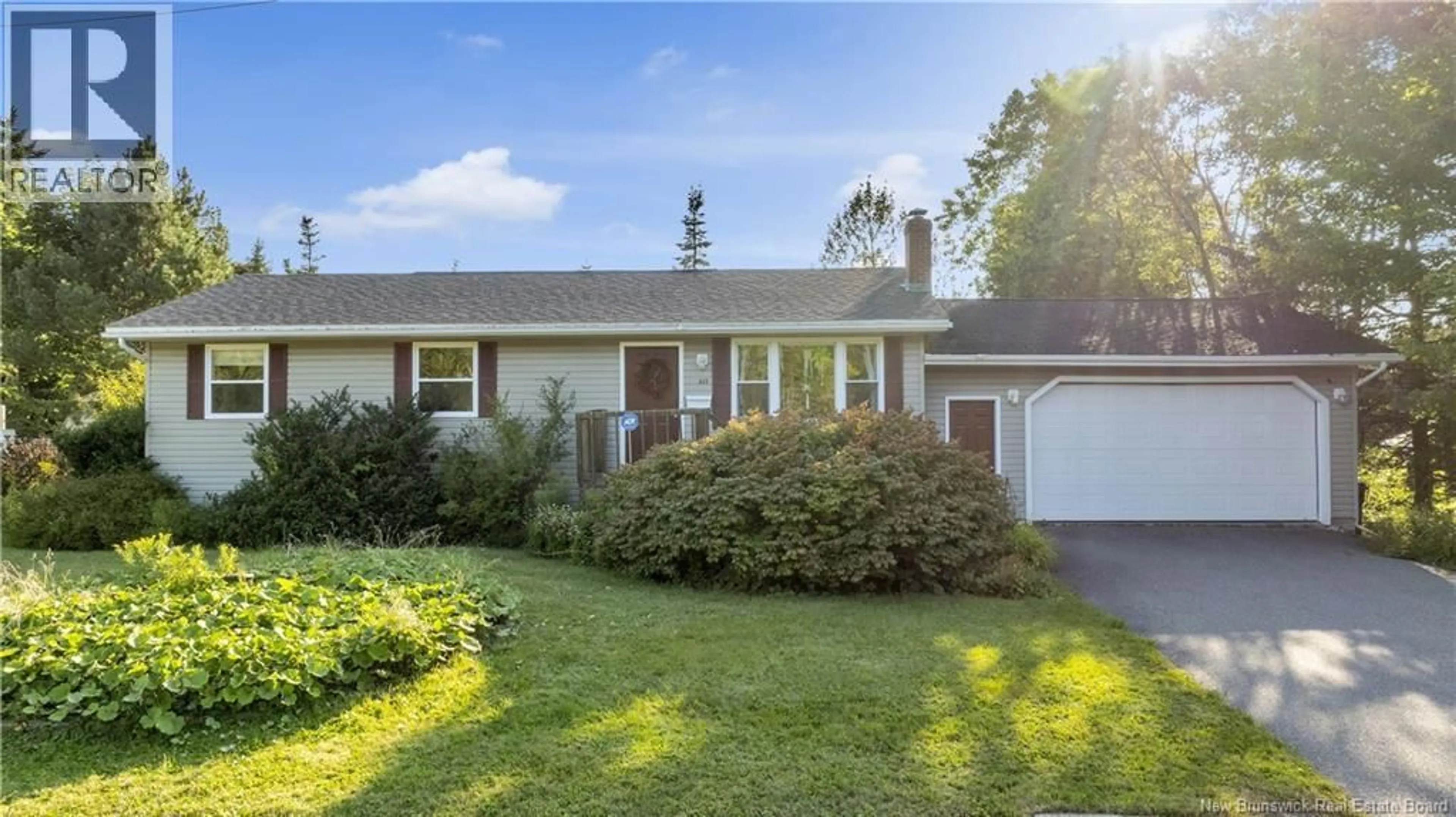 Home with vinyl exterior material, street for 337 LAKEVIEW DRIVE, Saint John New Brunswick E2J3M9