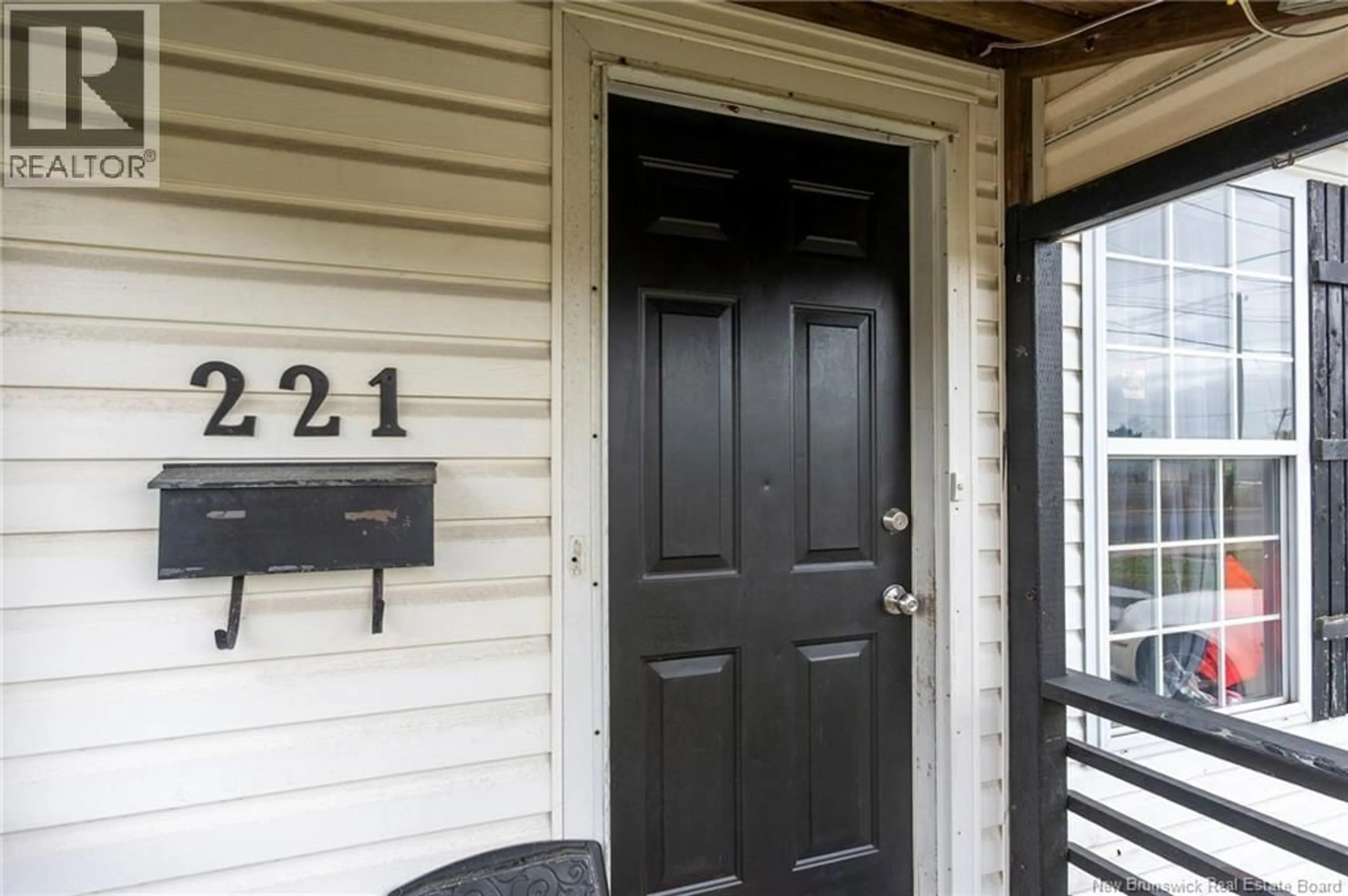 Indoor entryway for 221 MARKET PLACE, Saint John New Brunswick E2M1B7