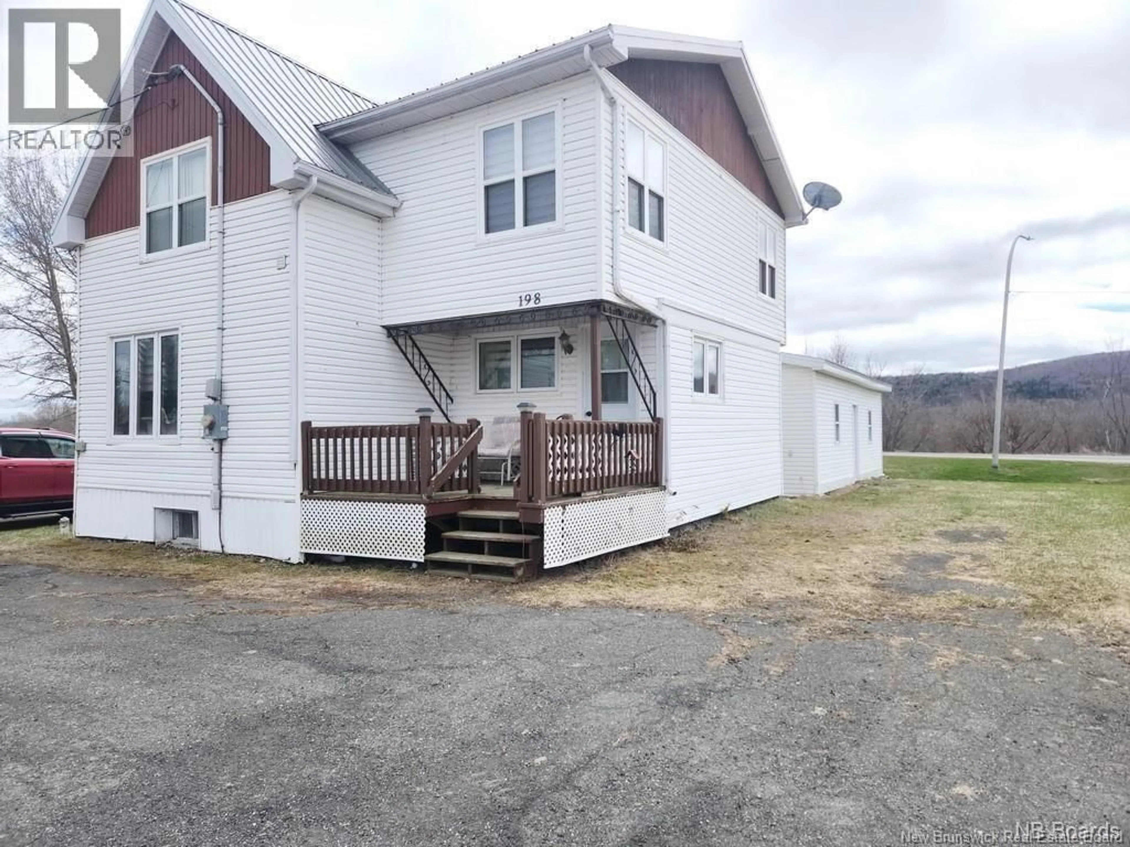 A pic from outside/outdoor area/front of a property/back of a property/a pic from drone, building for 198 PRINCIPALE STREET, Sainte-Anne-De-Madawaska New Brunswick E7E1B8