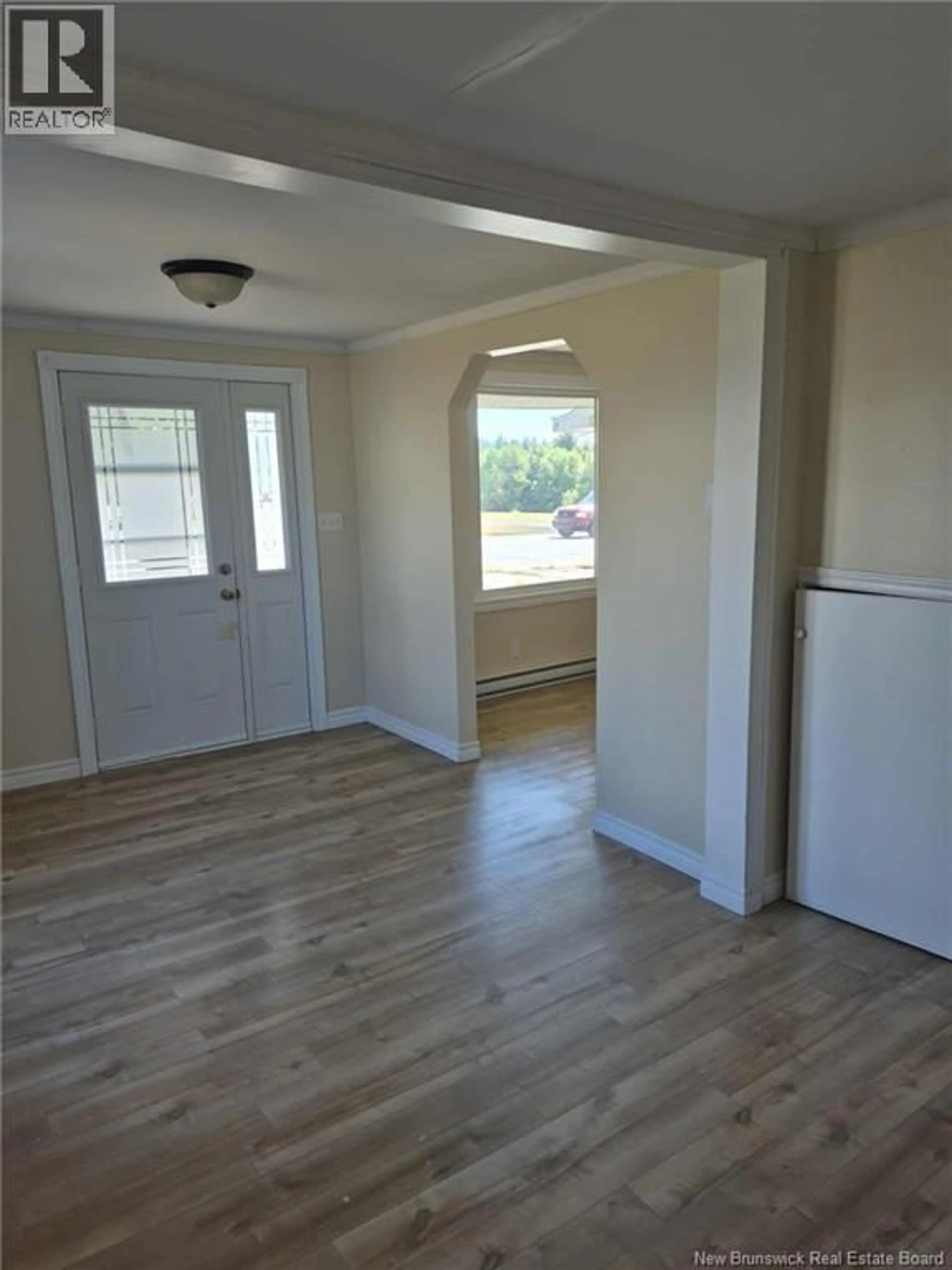 Indoor entryway for 7629 ST PAUL, Bas-Caraquet New Brunswick E1W6B9