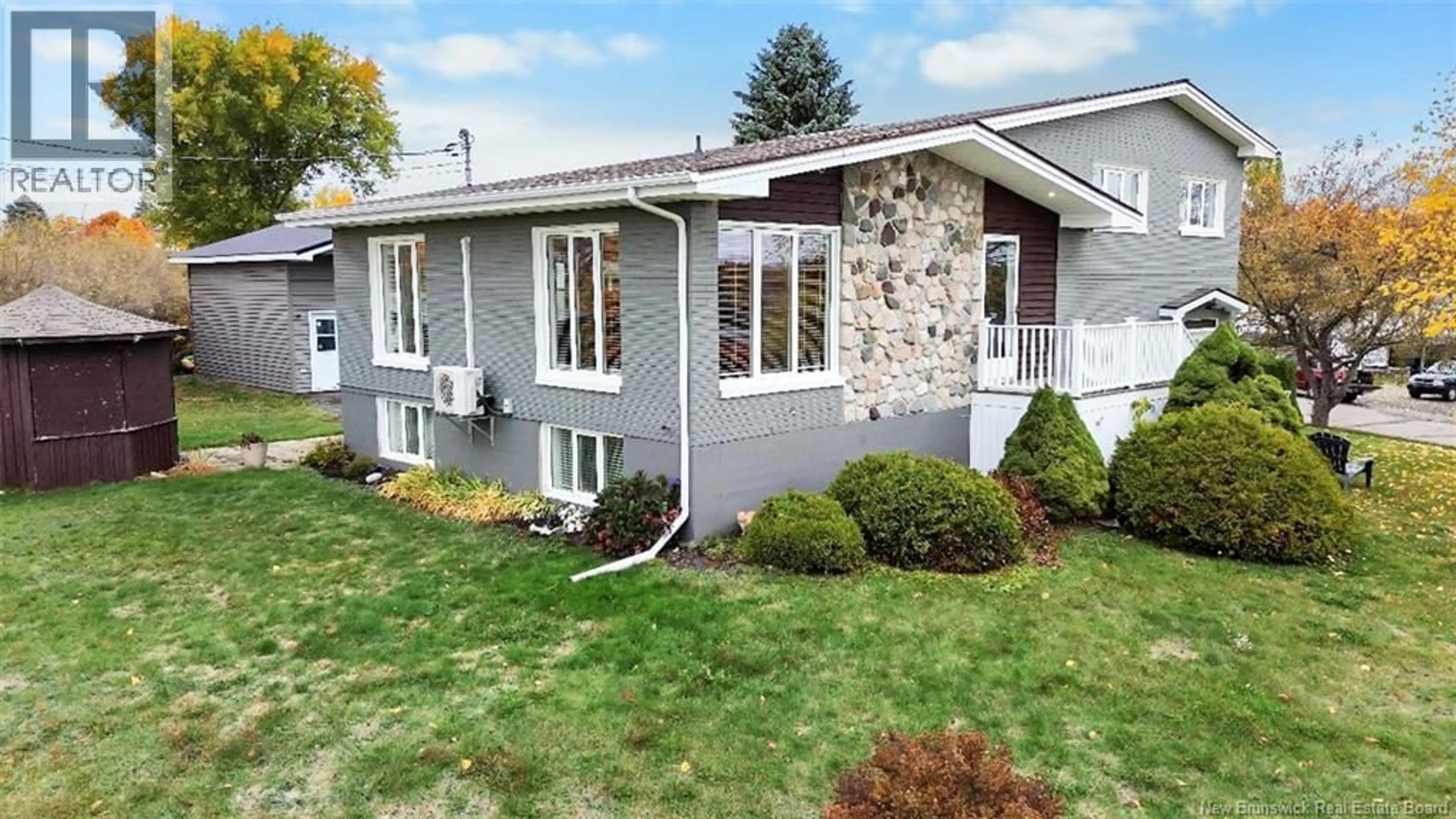 Home with vinyl exterior material, street for 125 ROCHE, Bathurst New Brunswick E2A3E5