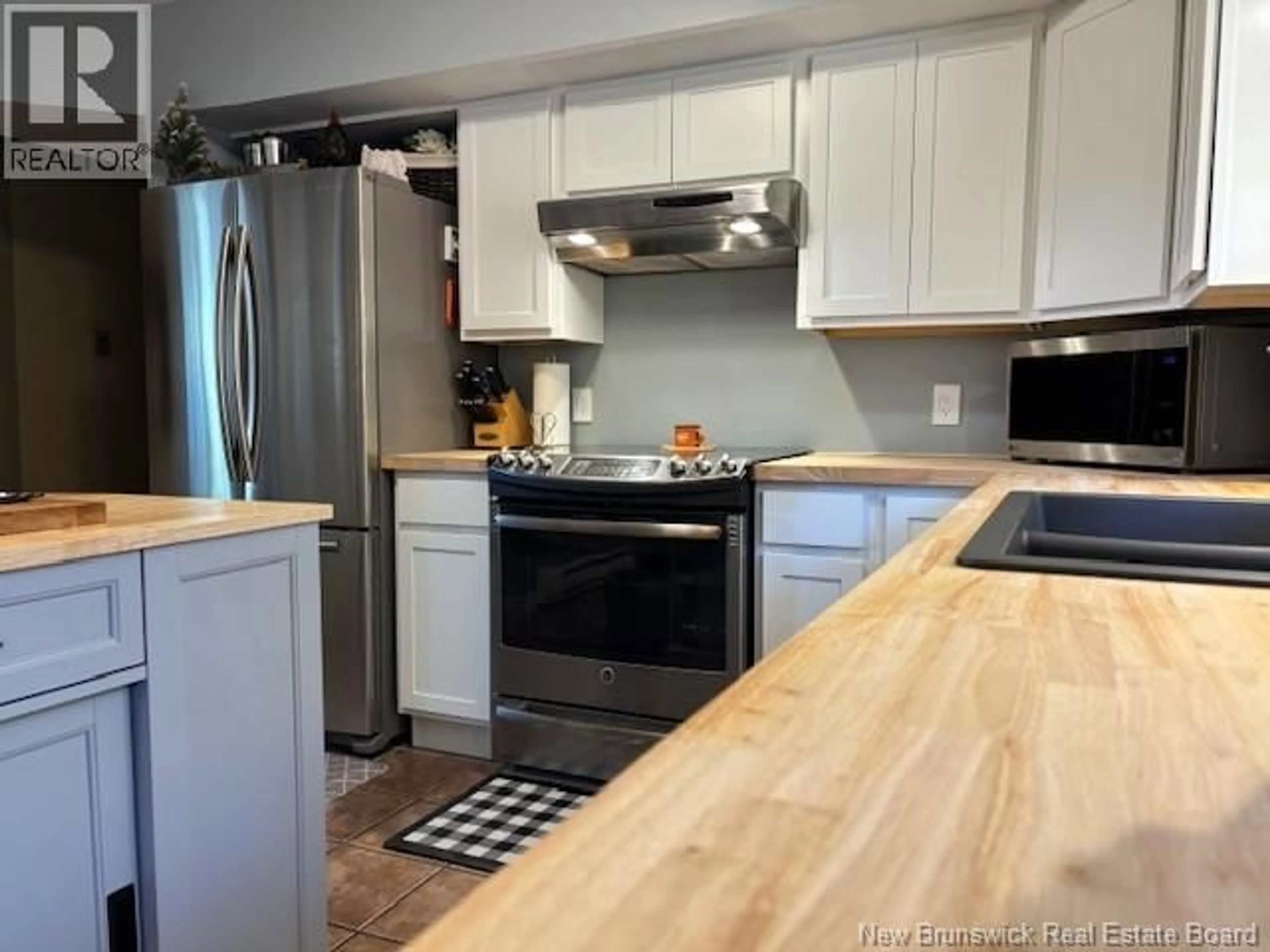 Open concept kitchen, wood/laminate floor for 2 MEREDITH DRIVE, Sussex Corner New Brunswick E4E2T7