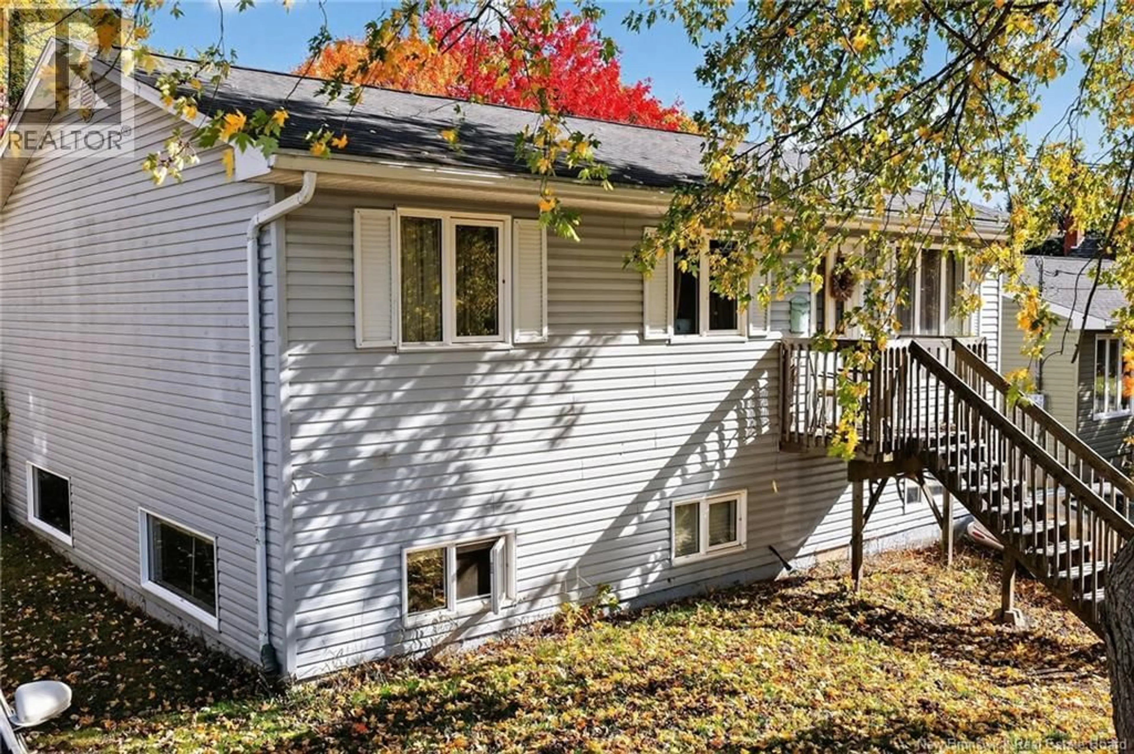 Home with vinyl exterior material, street for 18-20 GLOUCESTER, Moncton New Brunswick E1A4E6