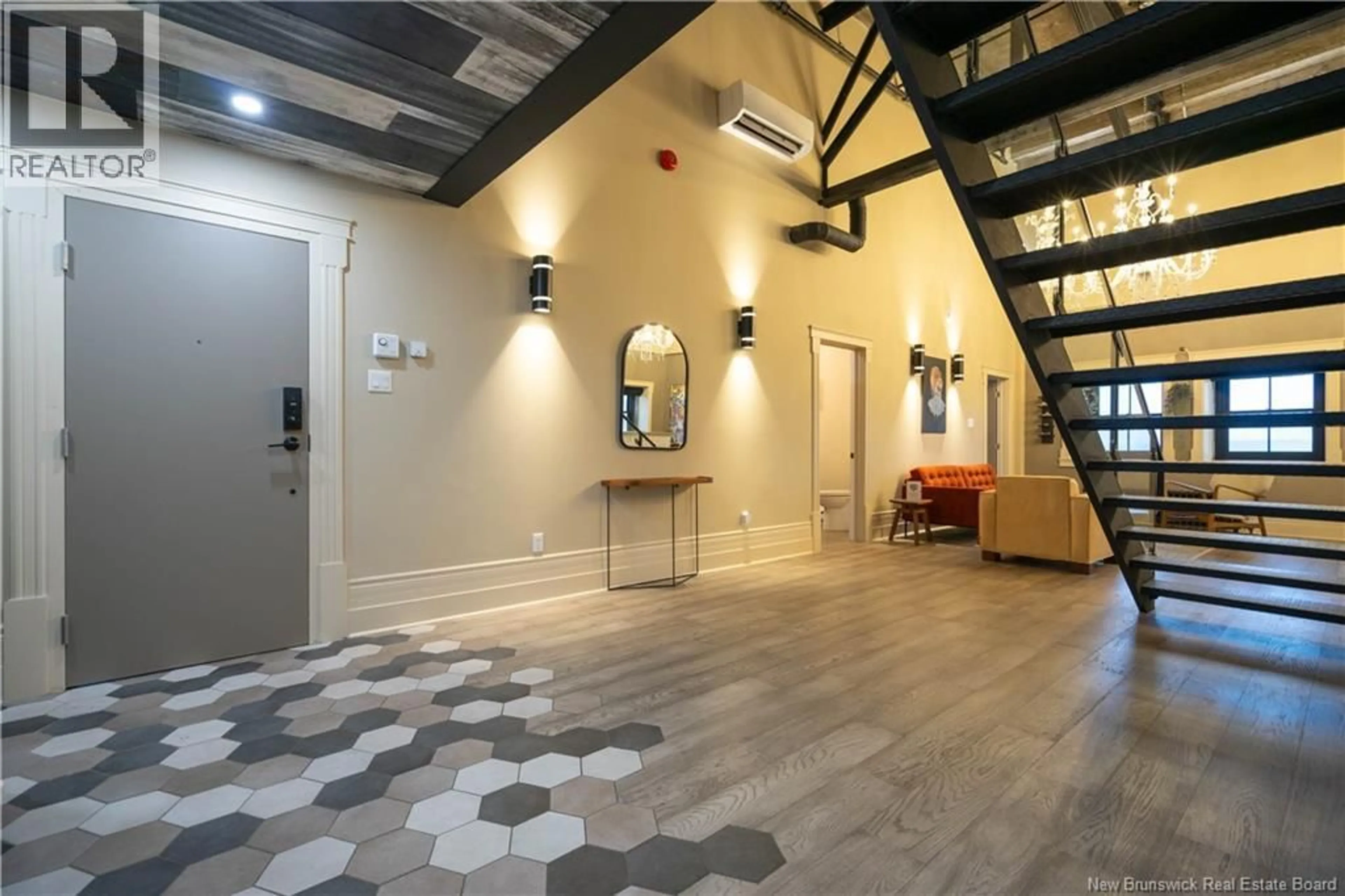 Indoor foyer for 402 - 115 PRINCE WILLIAM STREET, Saint John New Brunswick E2L2B4