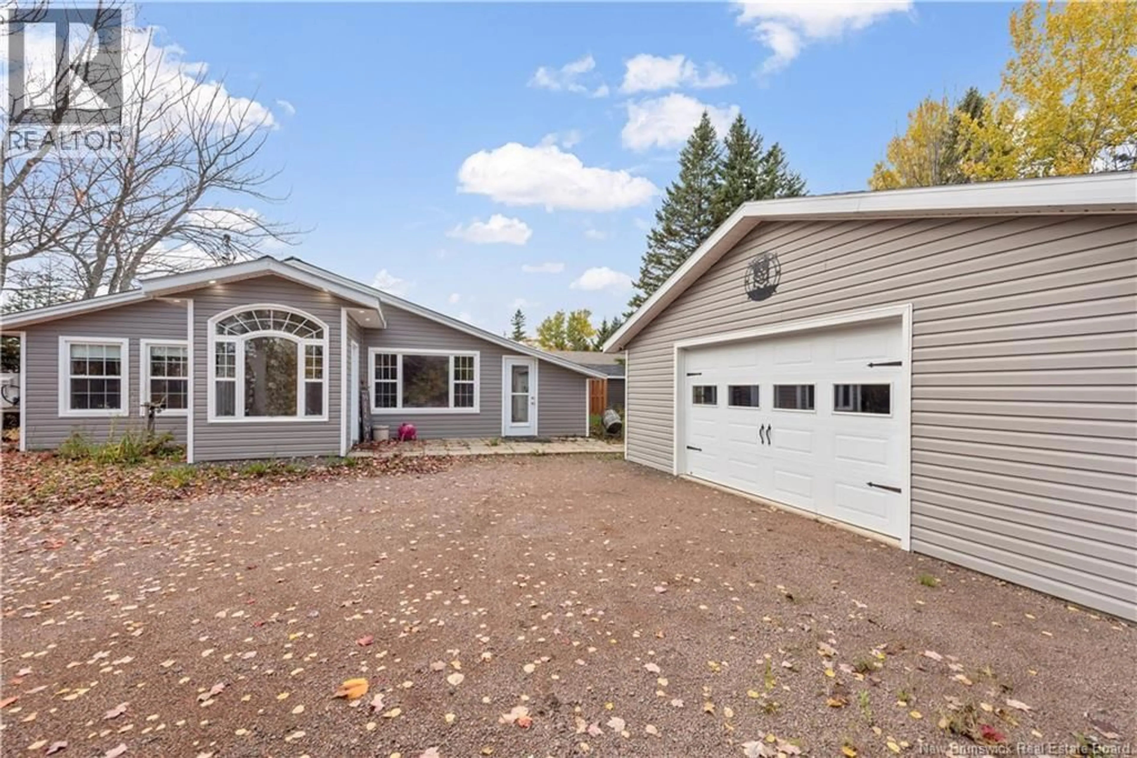 Home with vinyl exterior material, street for 3 DUNDAS AVENUE, Saint-Antoine New Brunswick E4V1N7