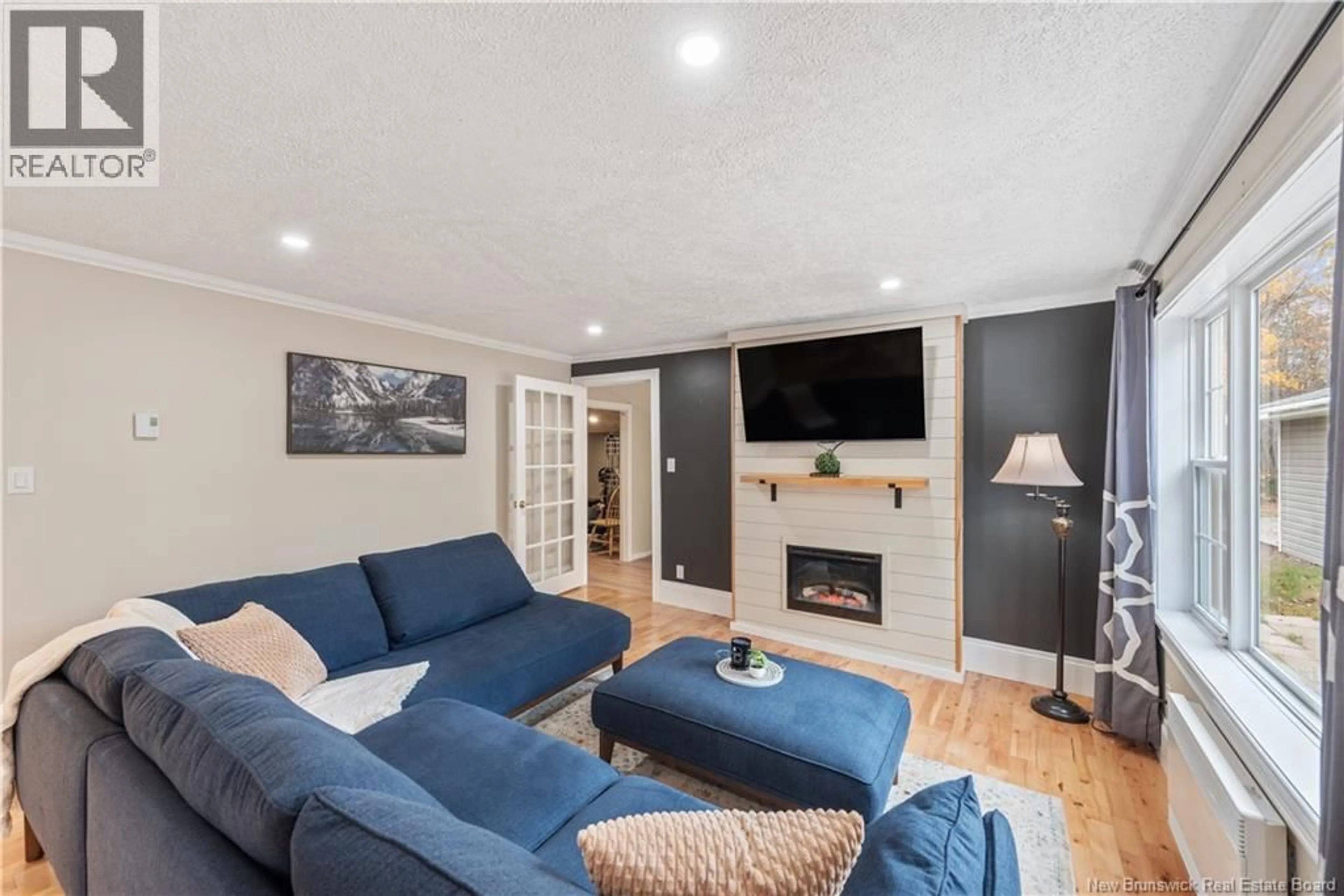 Living room with furniture, unknown for 3 DUNDAS AVENUE, Saint-Antoine New Brunswick E4V1N7