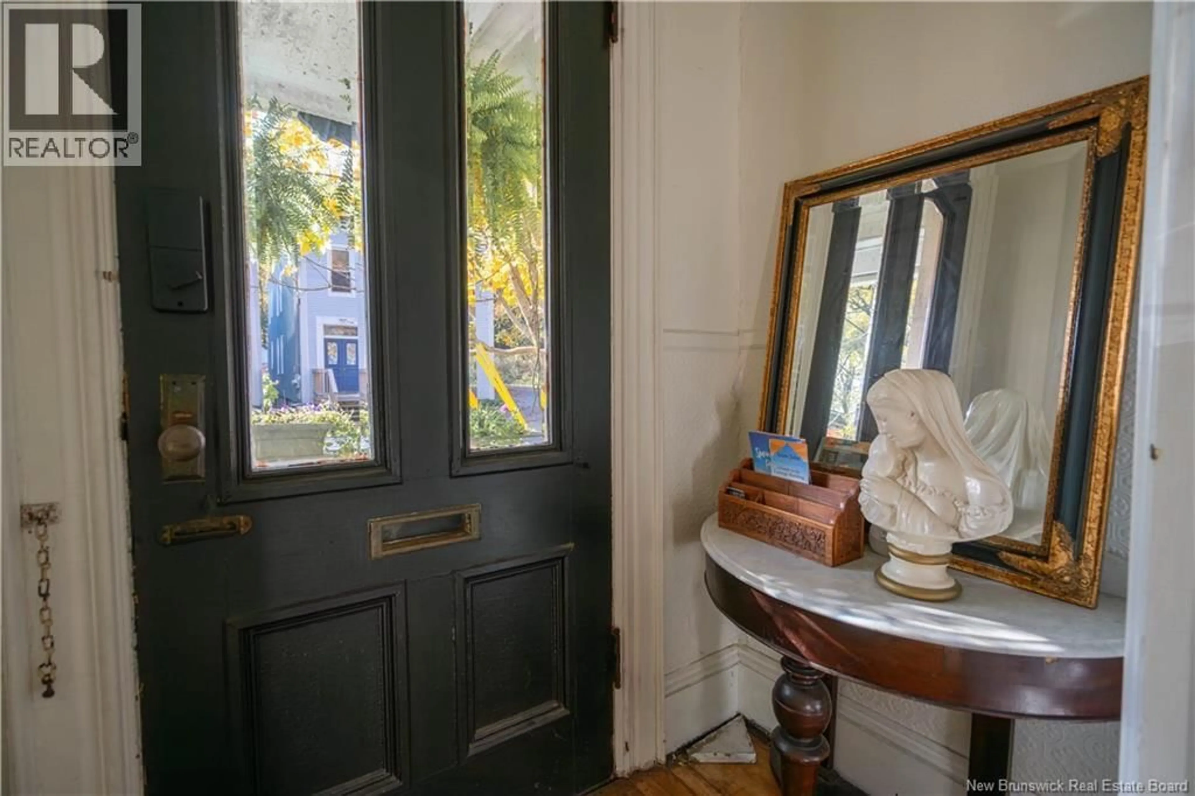 Indoor entryway for 83 SUMMER STREET, Saint John New Brunswick E2K3Y1