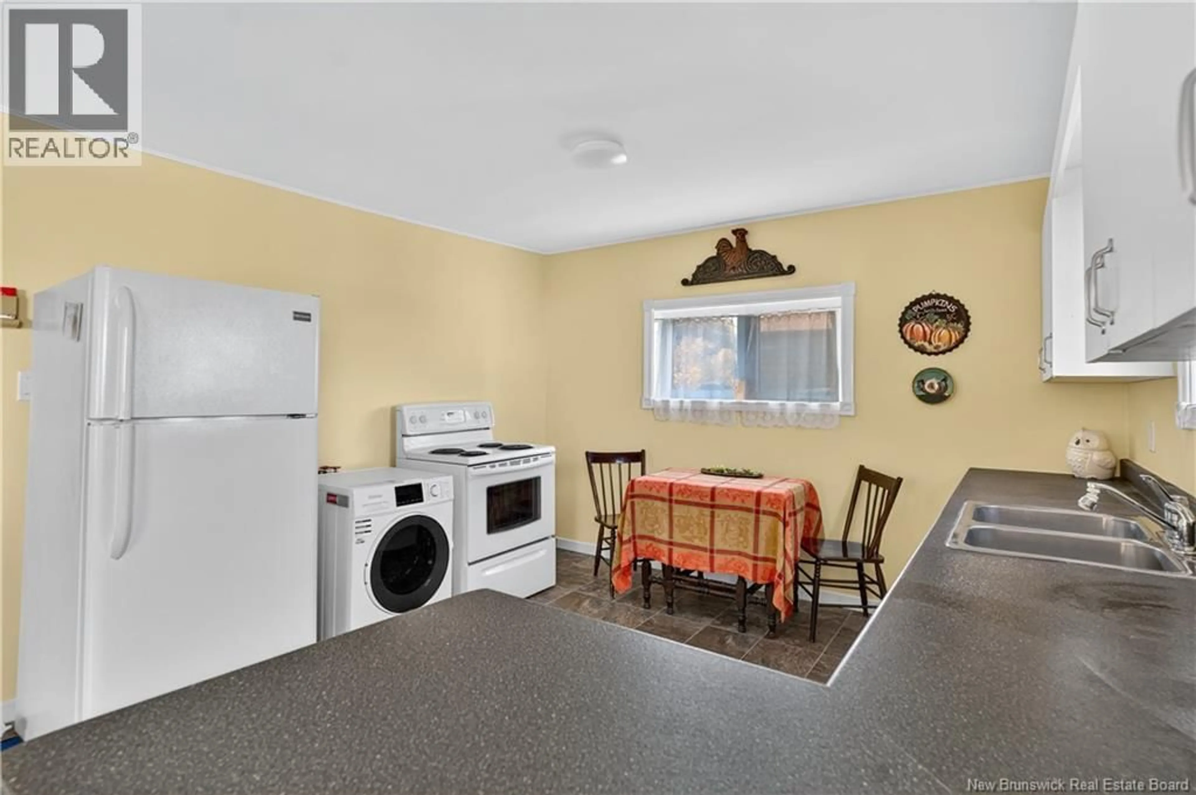 Standard kitchen, ceramic/tile floor for 605 VICTORIA STREET, Dalhousie New Brunswick E8C2V6