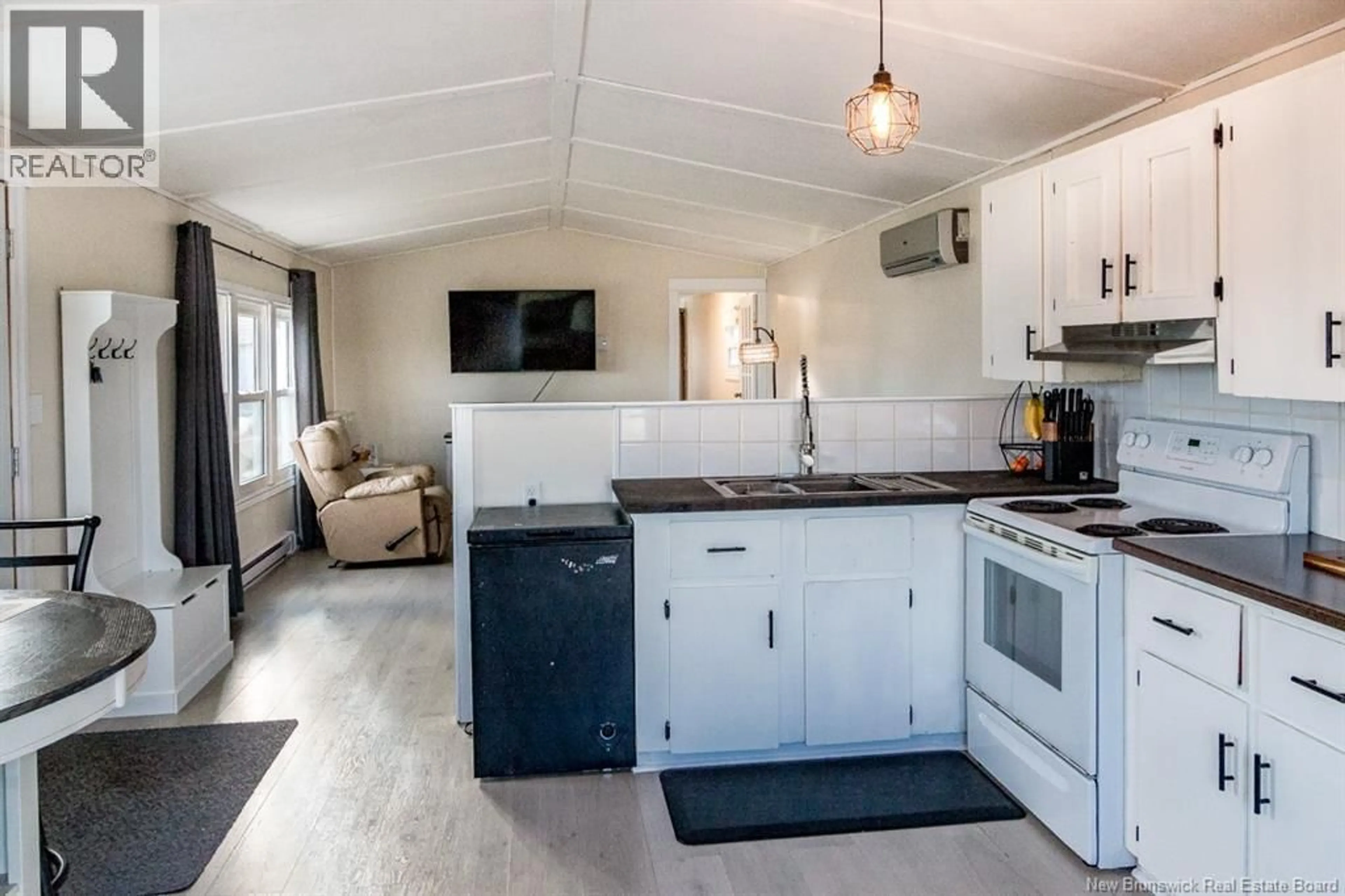 Open concept kitchen, unknown for 10 NOUWENS DRIVE, Saint John New Brunswick E2M1P1