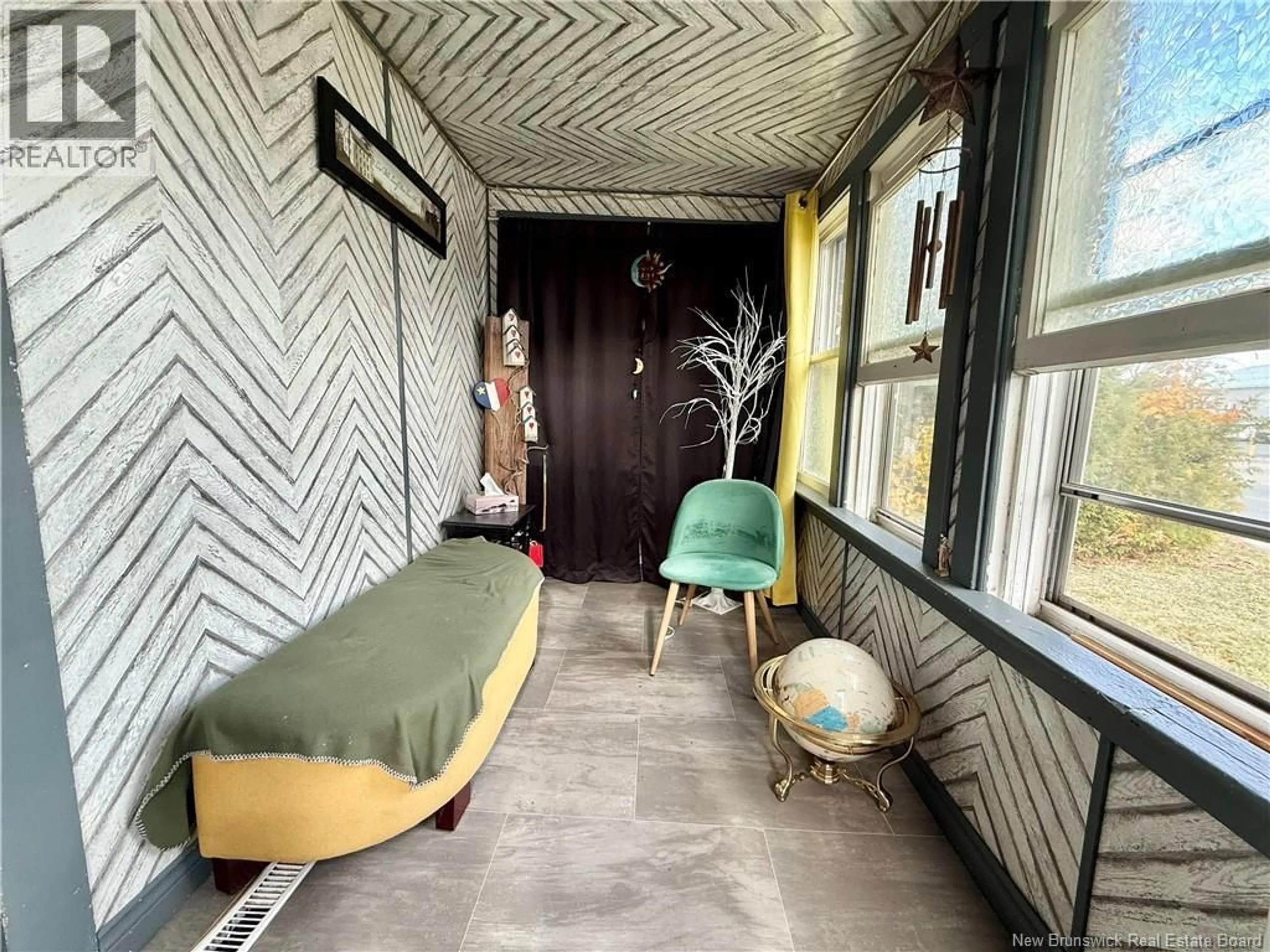 Indoor entryway for 1675 WATER STREET, Miramichi New Brunswick E1N3X4