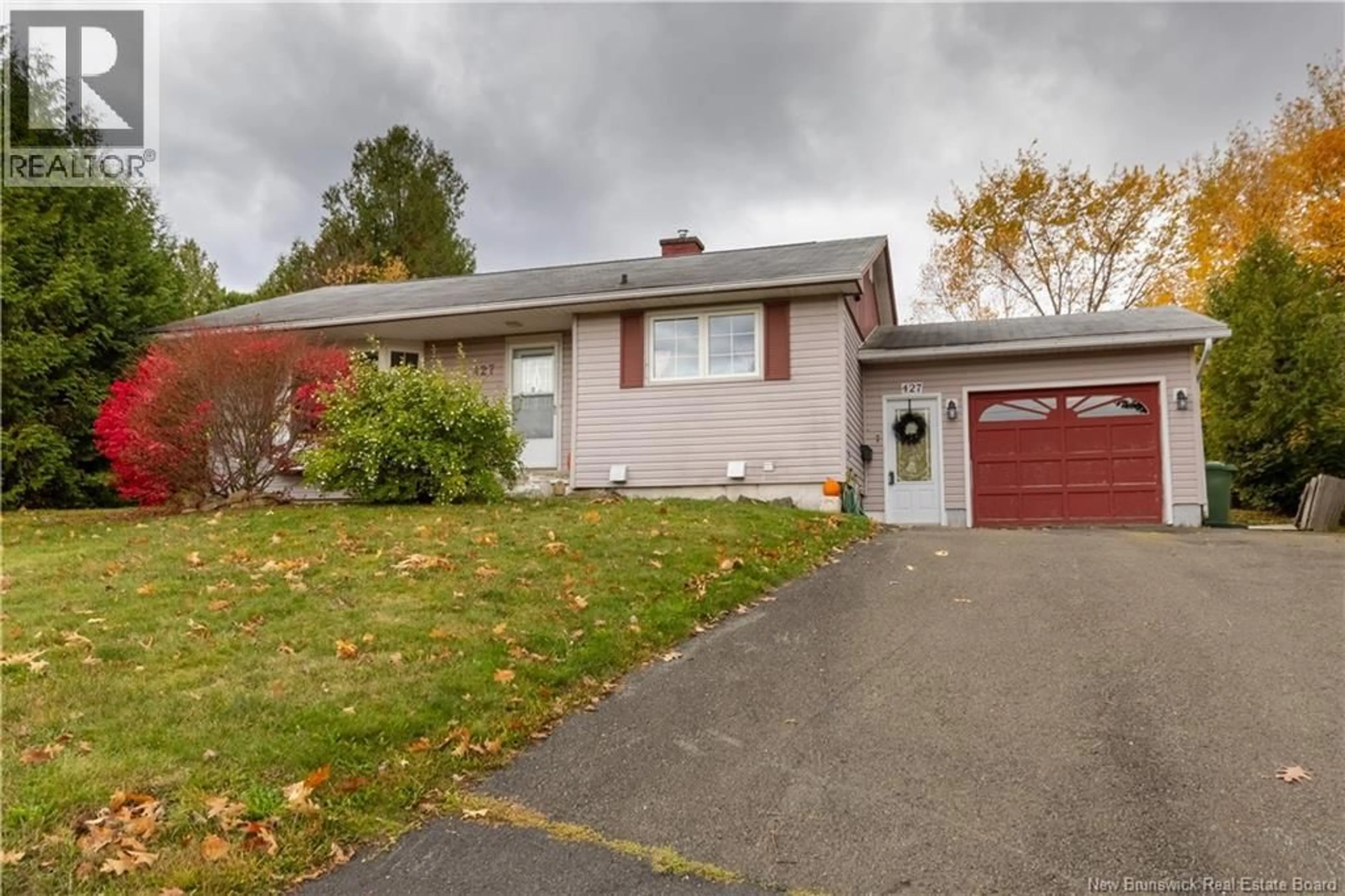 Home with vinyl exterior material, street for 427 HOLDEN STREET, Oromocto New Brunswick E2V1G2