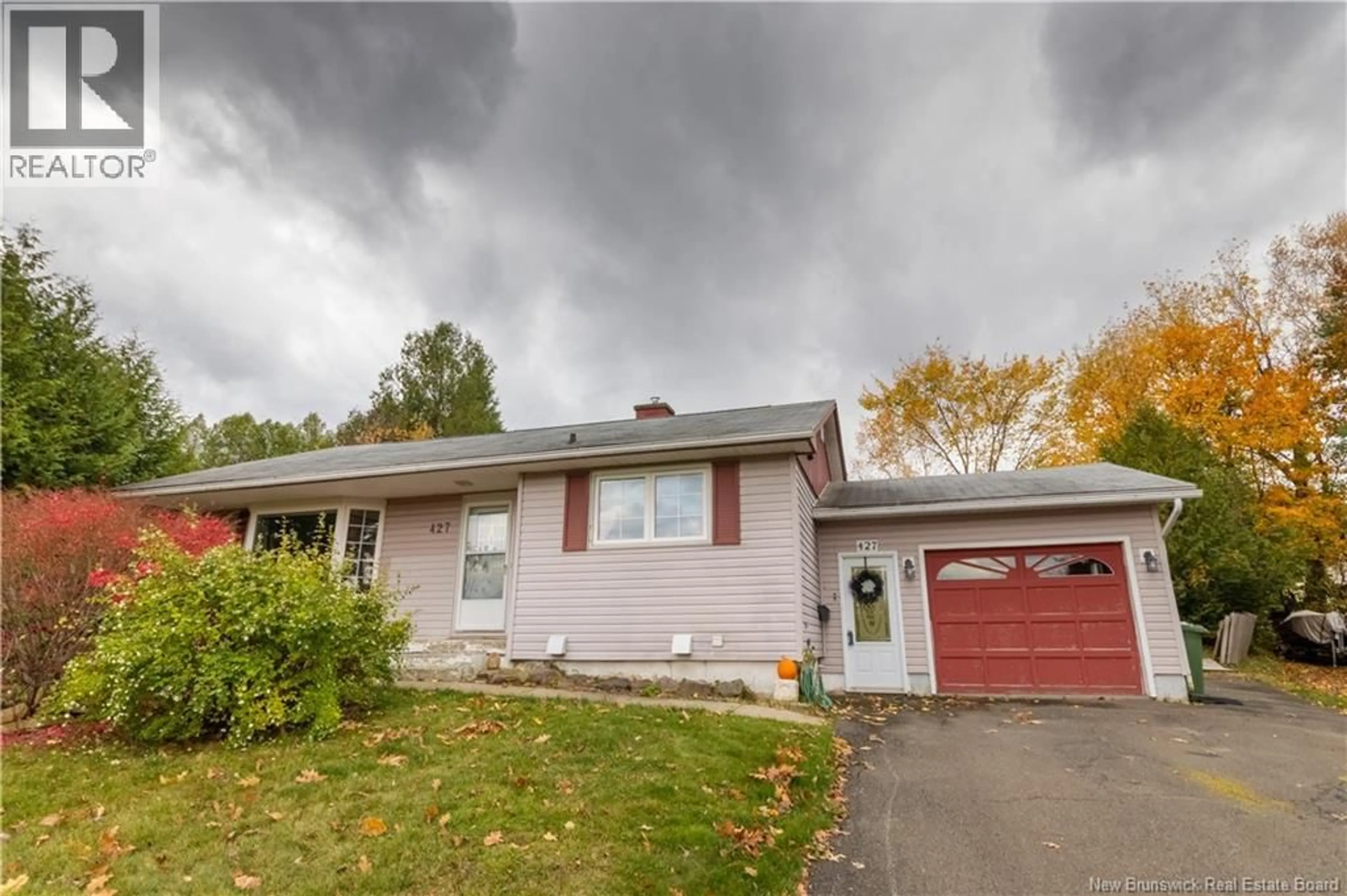 Home with vinyl exterior material, street for 427 HOLDEN STREET, Oromocto New Brunswick E2V1G2