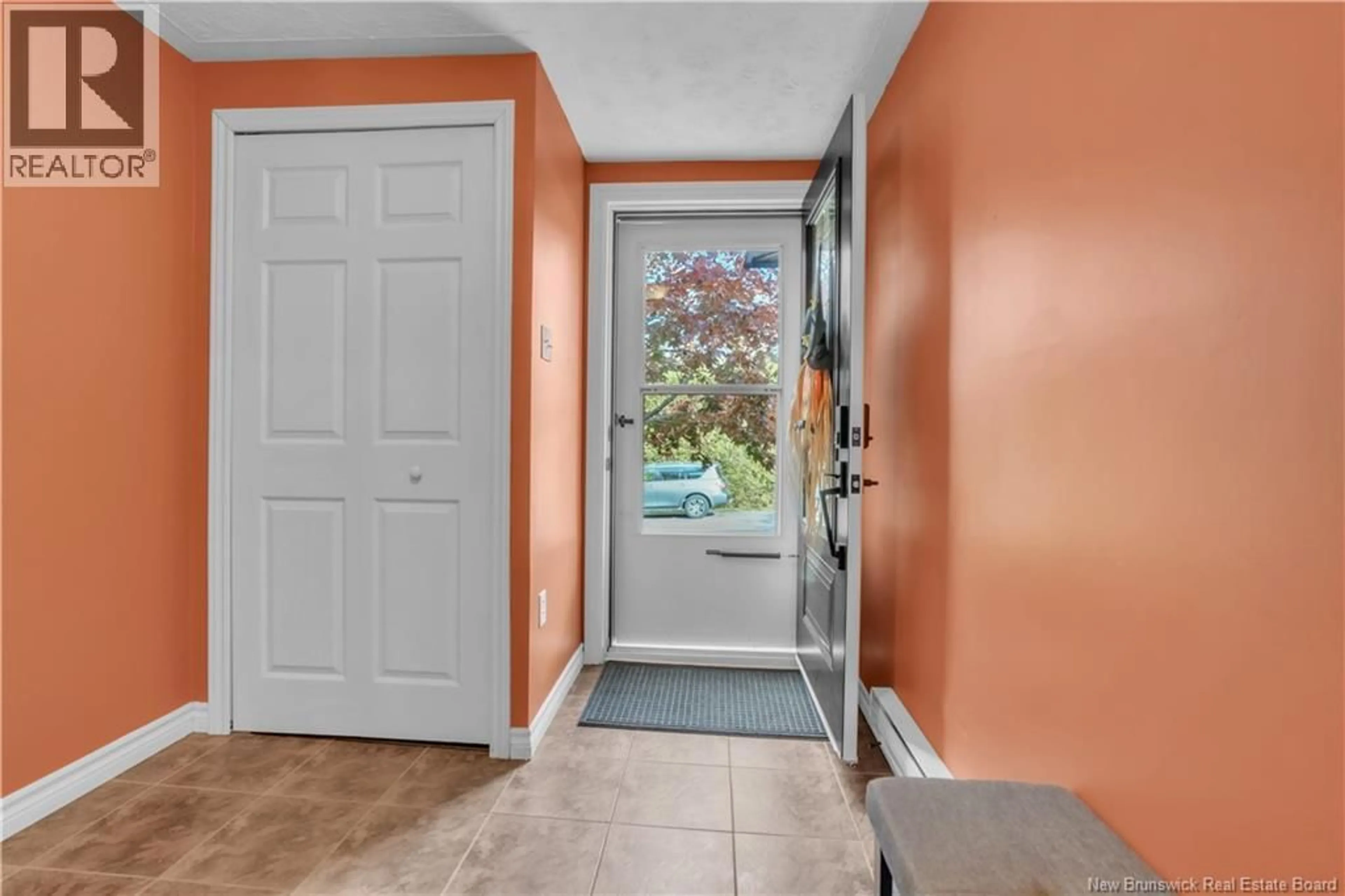 Indoor entryway for 21 HILLSVIEW CRESCENT, Rothesay New Brunswick E2E3N5