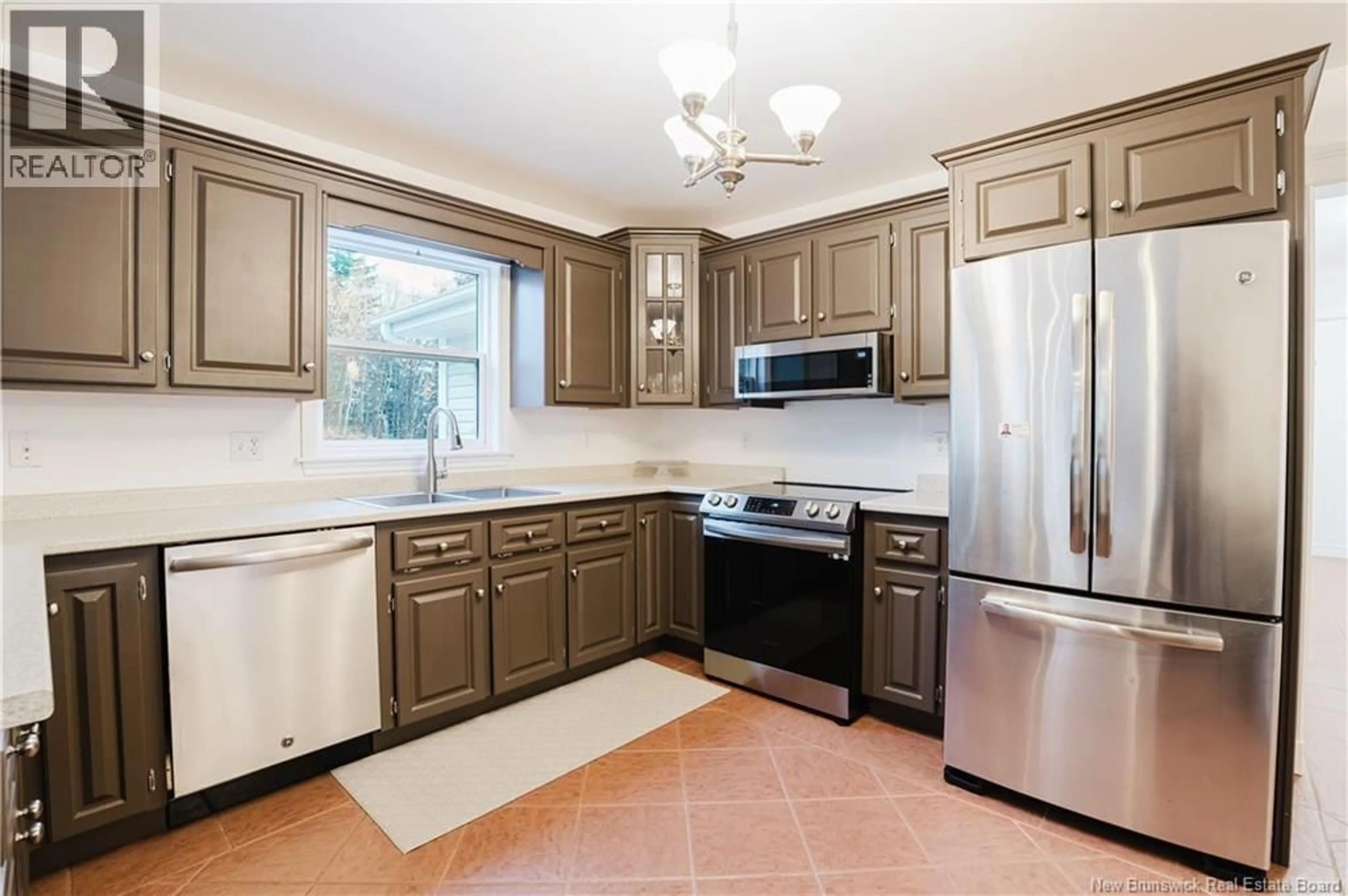 Standard kitchen, ceramic/tile floor for 15 RIDGE MANOR DRIVE, Quispamsis New Brunswick E2E6B8