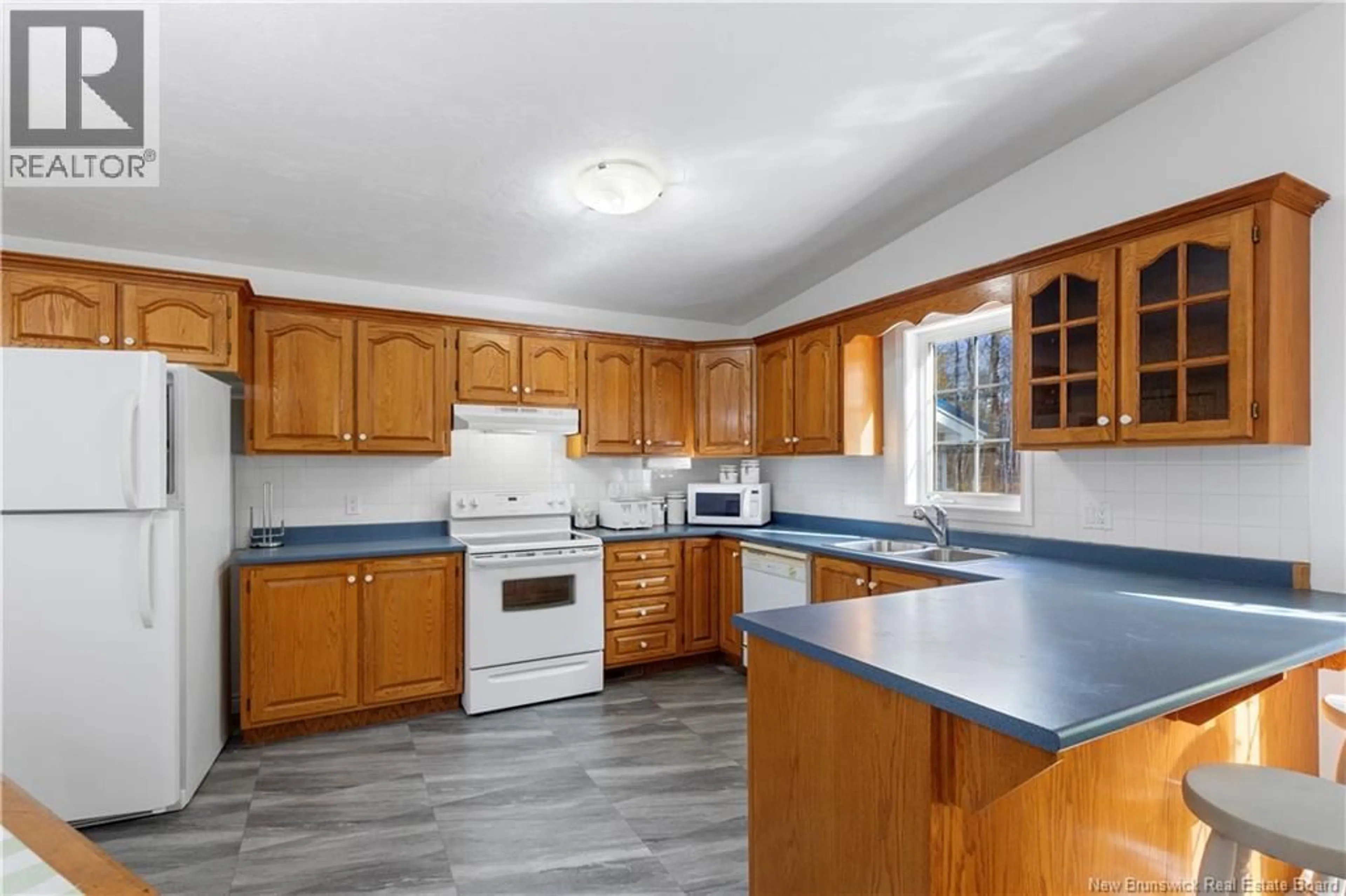 Standard kitchen, unknown for 264 NIAGARA ROAD, Lower Coverdale New Brunswick E1J1S4