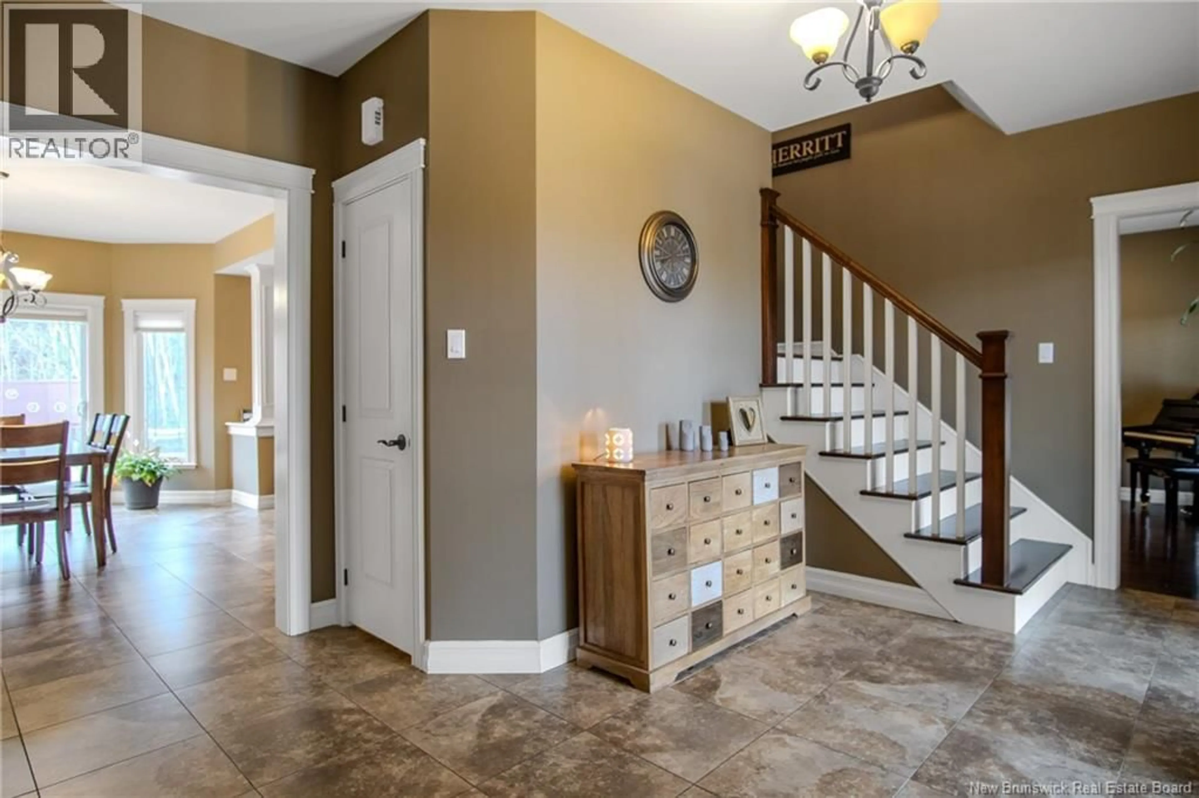 Indoor entryway for 18 MAPLECREST DRIVE, Grand Bay-Westfield New Brunswick E5K0B9