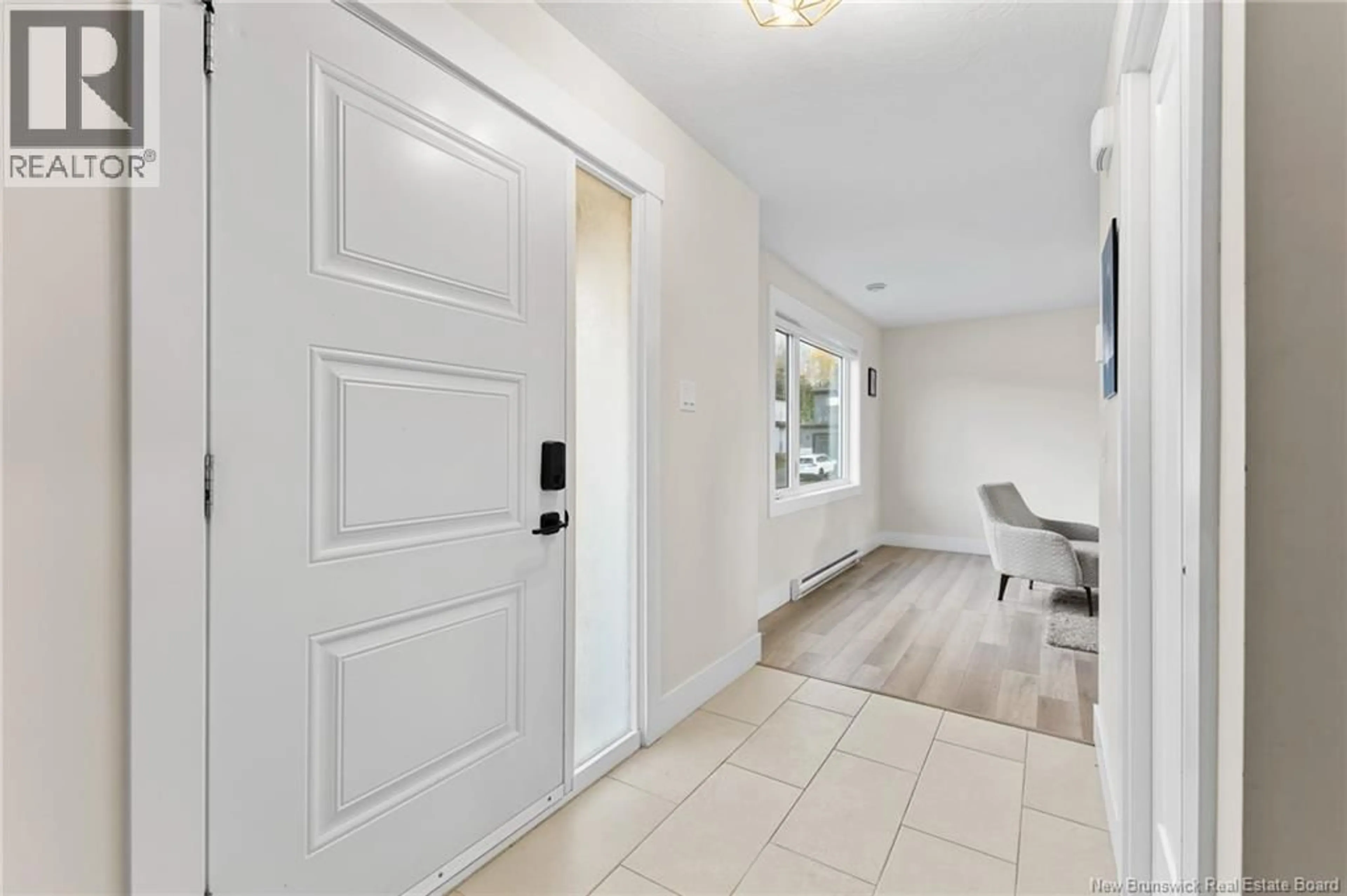 Indoor entryway for 16 DELTA, Dieppe New Brunswick E1A9H8